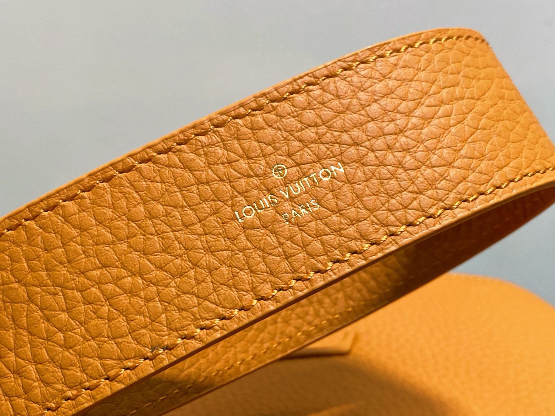 【顶级原单】M23703橙色 全皮cap那英款 Capucines BB手袋 于 2013 年问世，以 