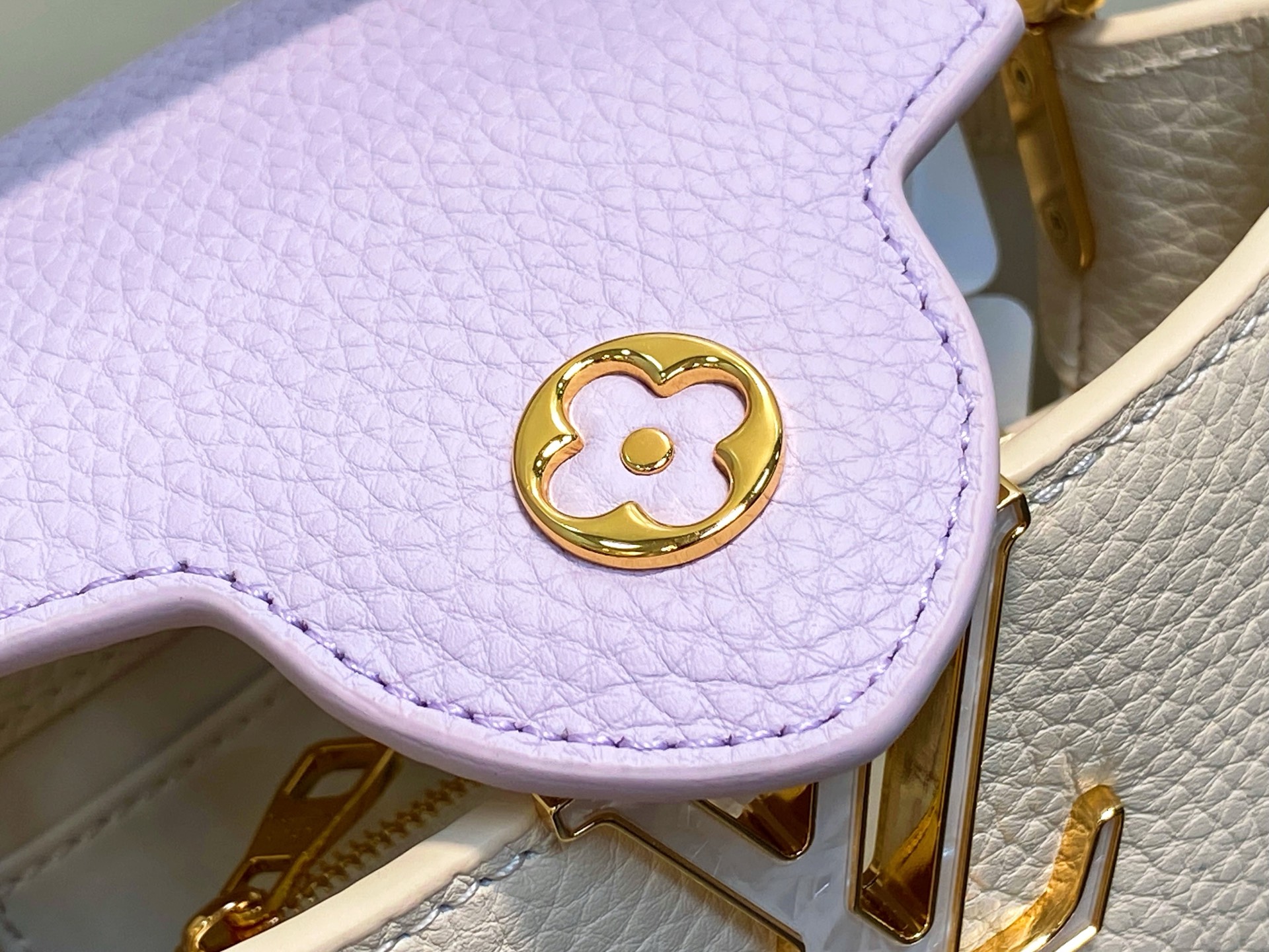 【顶级原单】M25862米白香芋紫 花朵链条全皮cap那英款 本款 Capucines 迷你手袋为 Ta