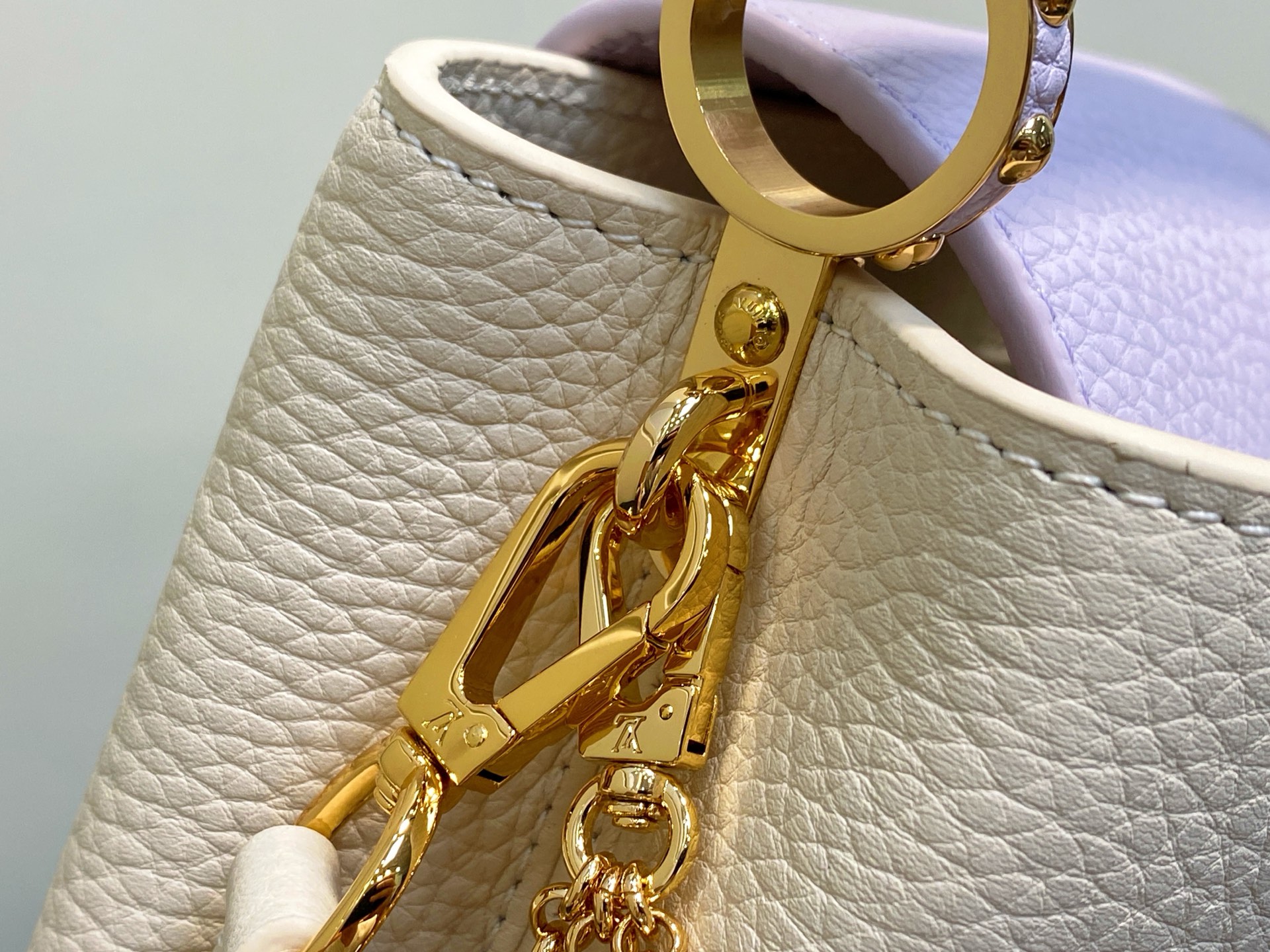 【顶级原单】M25862米白香芋紫 花朵链条全皮cap那英款 本款 Capucines 迷你手袋为 Ta