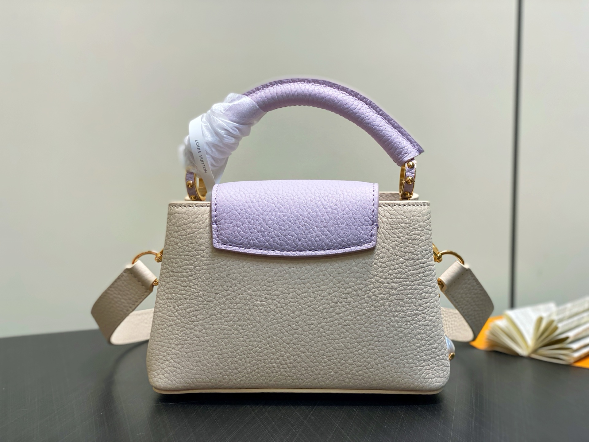 【顶级原单】M25862米白香芋紫 花朵链条全皮cap那英款 本款 Capucines 迷你手袋为 Ta