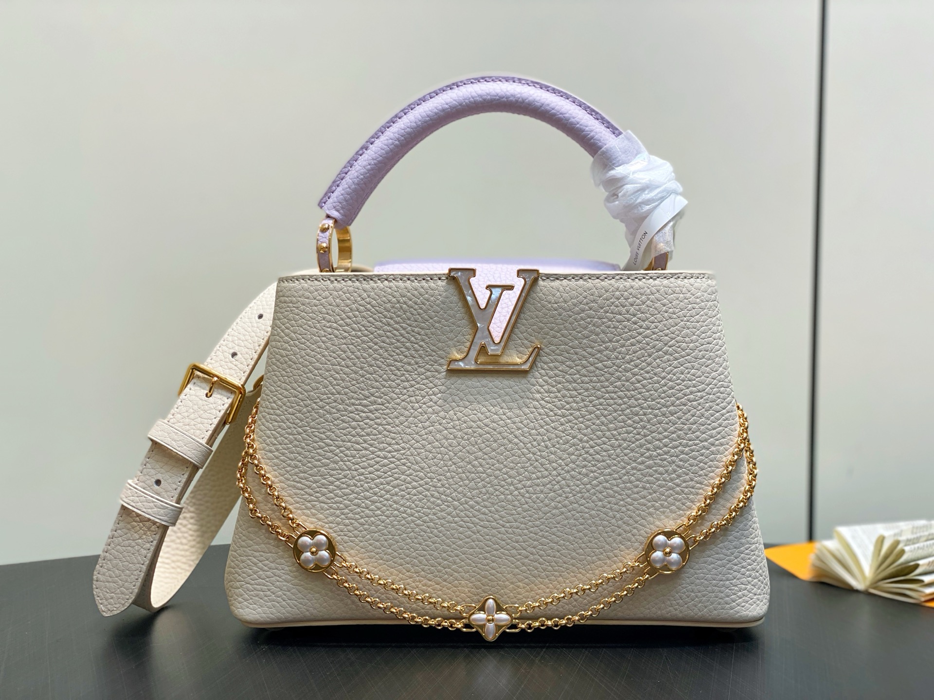 【顶级原单】M25862米白香芋紫 花朵链条全皮cap那英款 本款 Capucines BB手袋 为 T