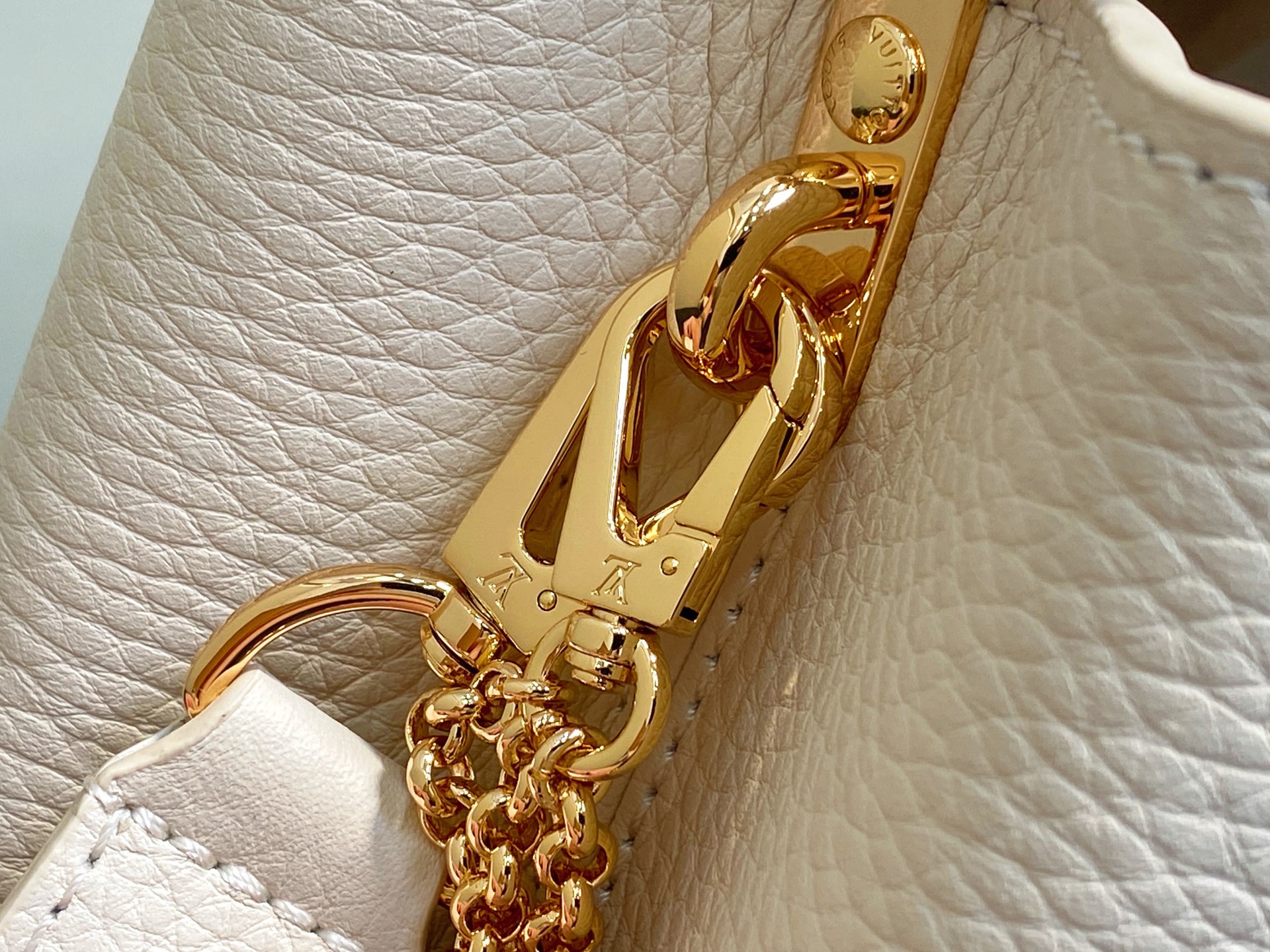 【顶级原单】M25862米白香芋紫 花朵链条全皮cap那英款 本款 Capucines BB手袋 为 T