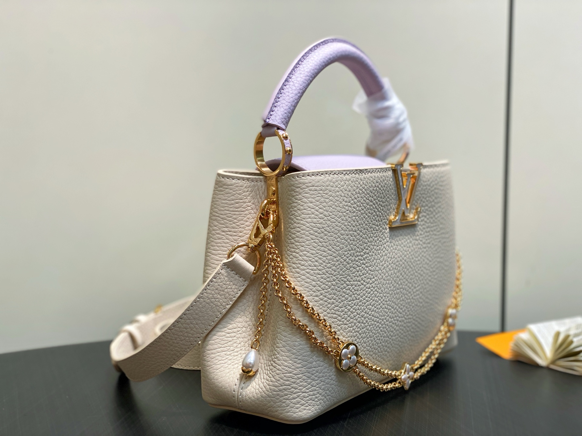 【顶级原单】M25862米白香芋紫 花朵链条全皮cap那英款 本款 Capucines BB手袋 为 T