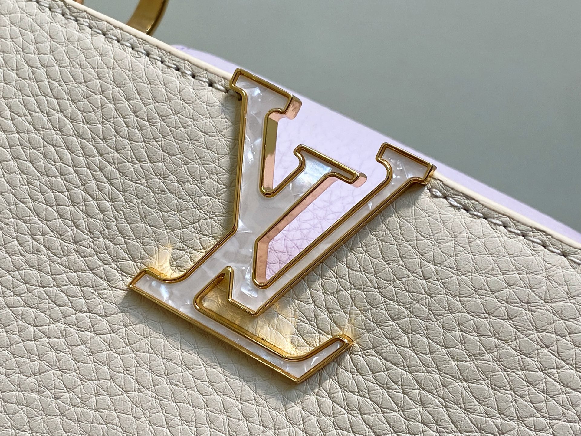 【顶级原单】M25862米白香芋紫 花朵链条全皮cap那英款 本款 Capucines BB手袋 为 T