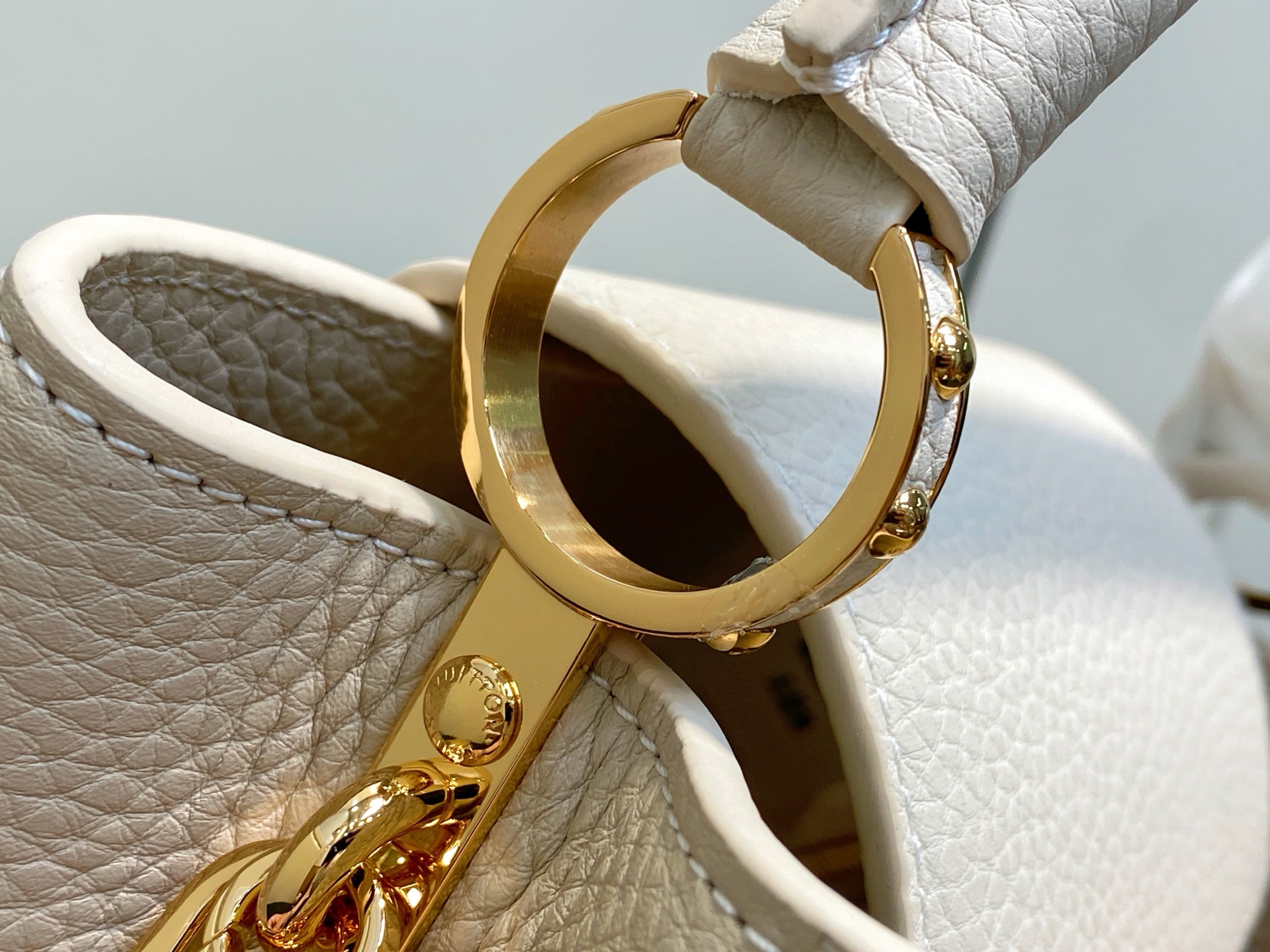 【顶级原单】M25862米黄 花朵链条全皮cap那英款 本款 Capucines BB手袋 为 Taur