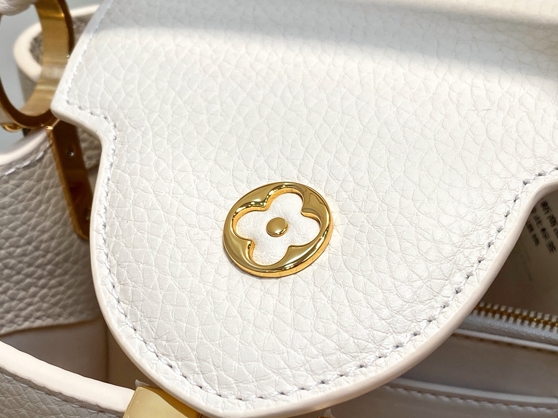 【顶级原单】M25862米黄 花朵链条全皮cap那英款 本款 Capucines BB手袋 为 Taur