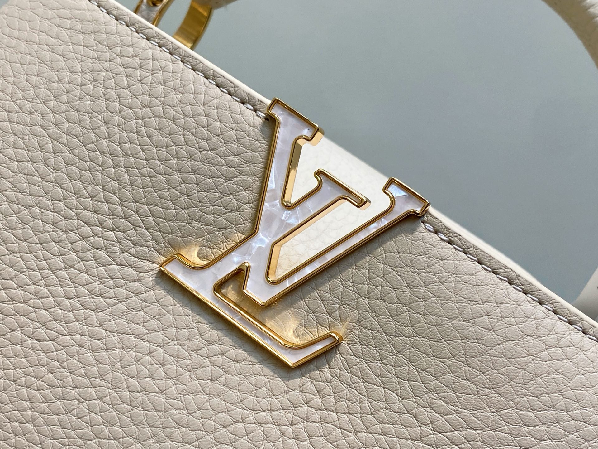 【顶级原单】M25862米黄 花朵链条全皮cap那英款 本款 Capucines BB手袋 为 Taur