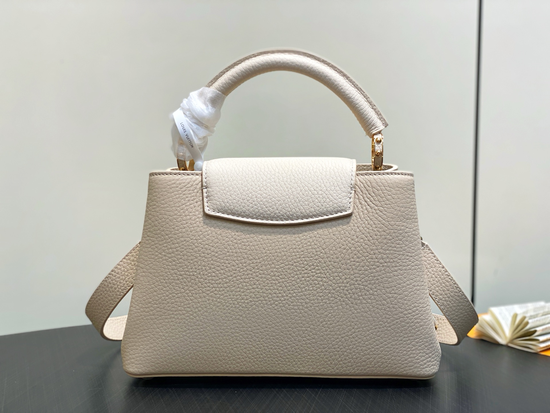 【顶级原单】M25862米黄 花朵链条全皮cap那英款 本款 Capucines BB手袋 为 Taur