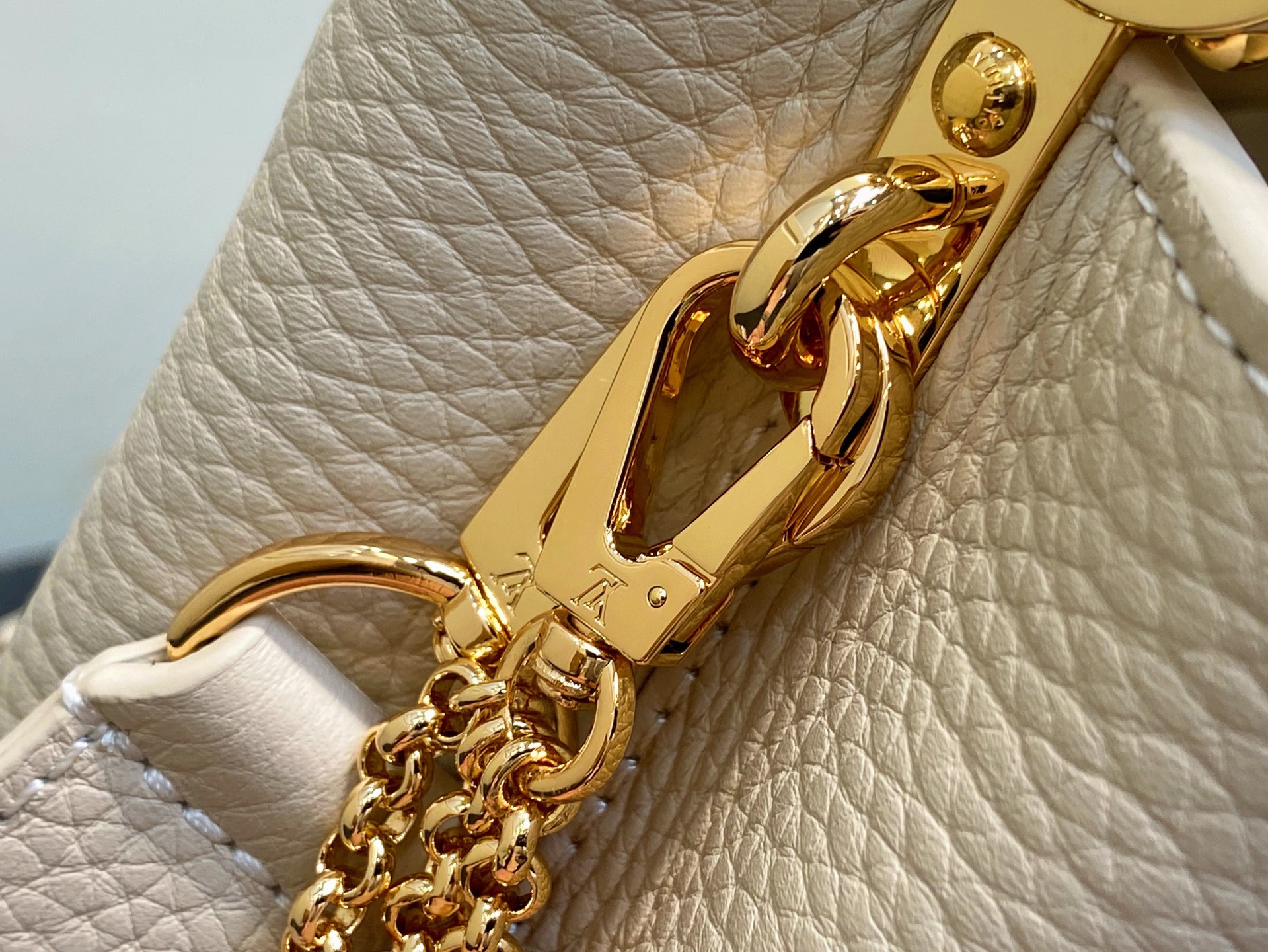 【顶级原单】M25862米黄 花朵链条全皮cap那英款 本款 Capucines 迷你手袋为 Tauri