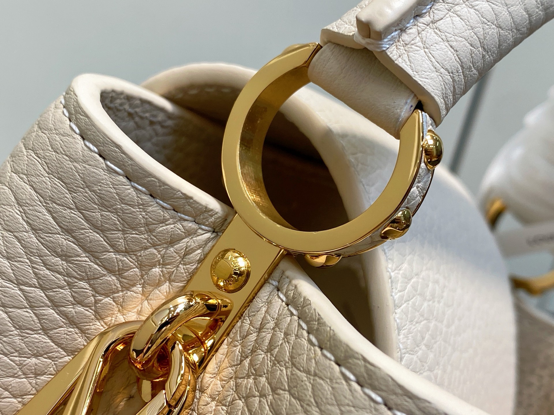 【顶级原单】M25862米黄 花朵链条全皮cap那英款 本款 Capucines 迷你手袋为 Tauri