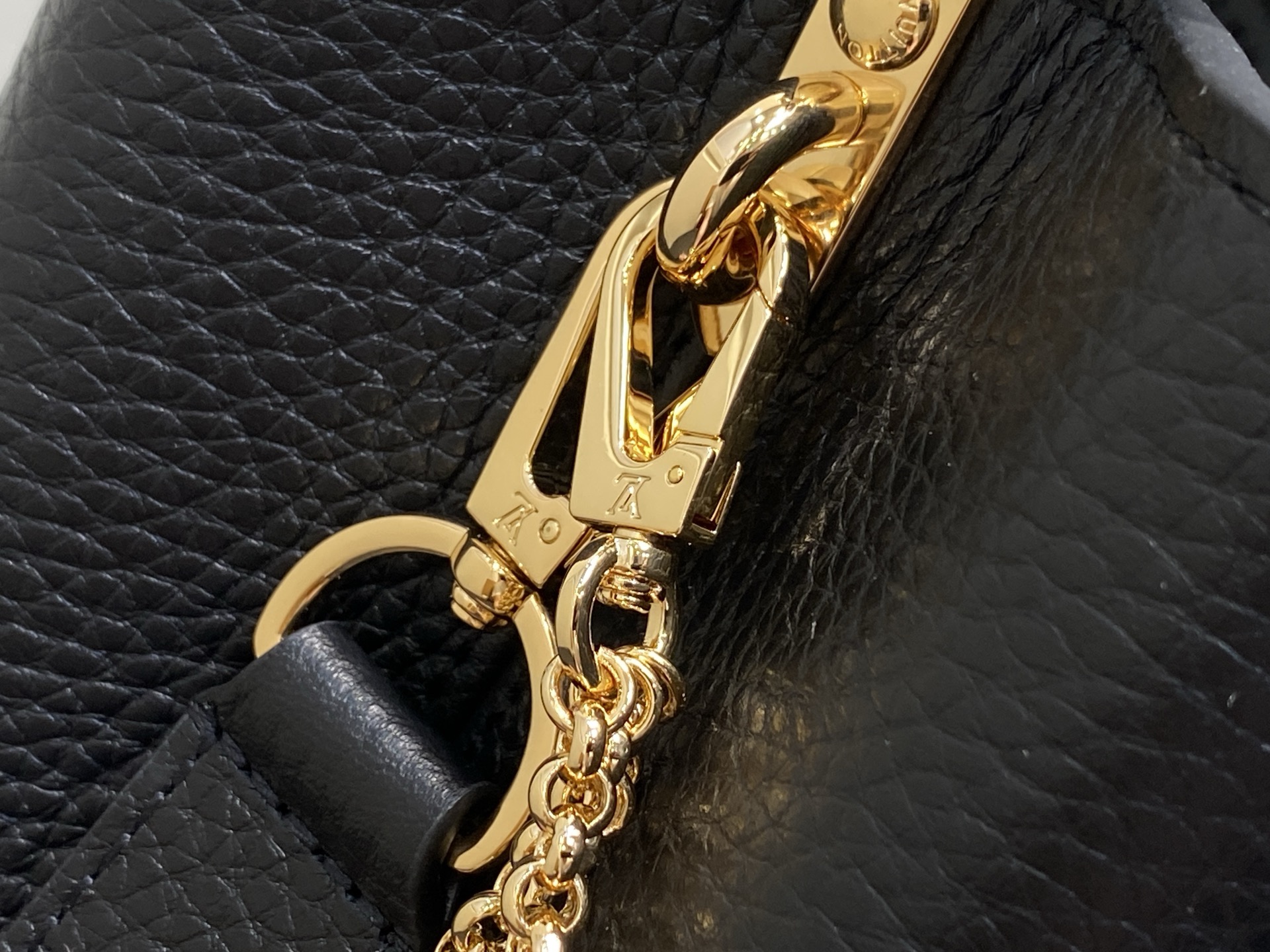 【顶级原单】M25862黑色 花朵链条全皮cap那英款 本款 Capucines BB手袋 为 Taur