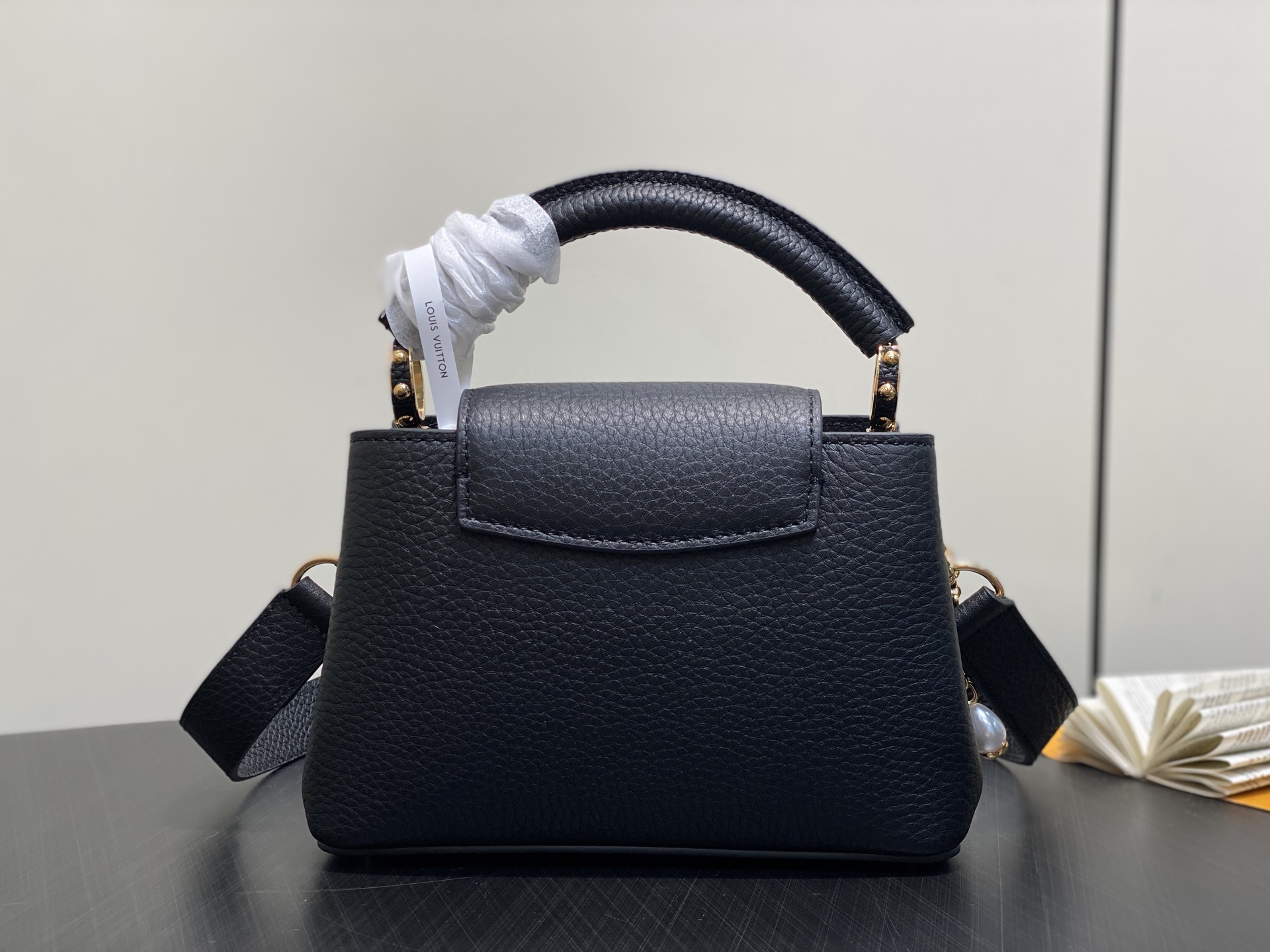 【顶级原单】M25862黑色 花朵链条全皮cap那英款 本款 Capucines 迷你手袋为 Tauri