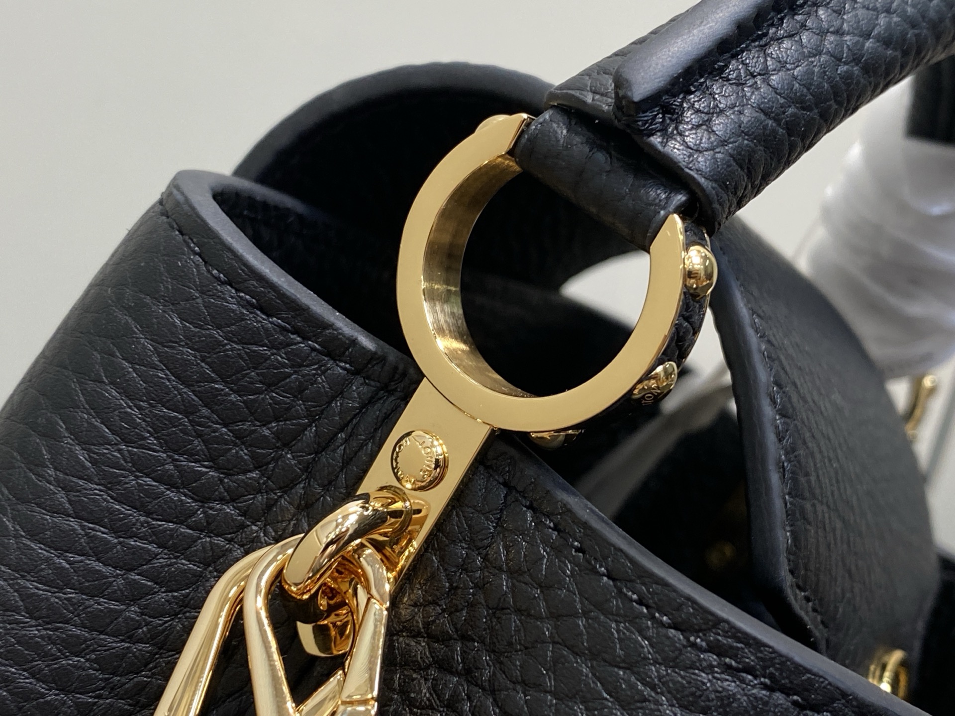 【顶级原单】M25862黑色 花朵链条全皮cap那英款 本款 Capucines 迷你手袋为 Tauri