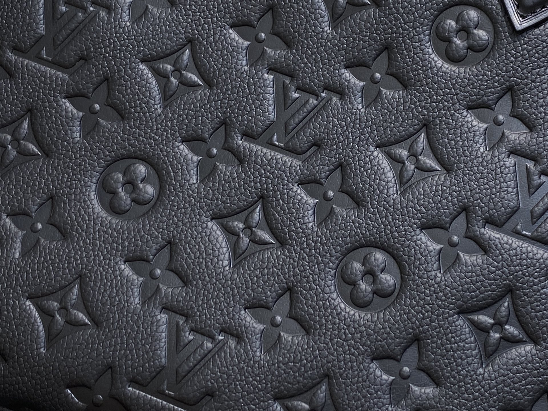 【顶级原单】M26489黑色 全皮压花贝壳包 Alma PM 手袋 标志性的Alma PM，以House