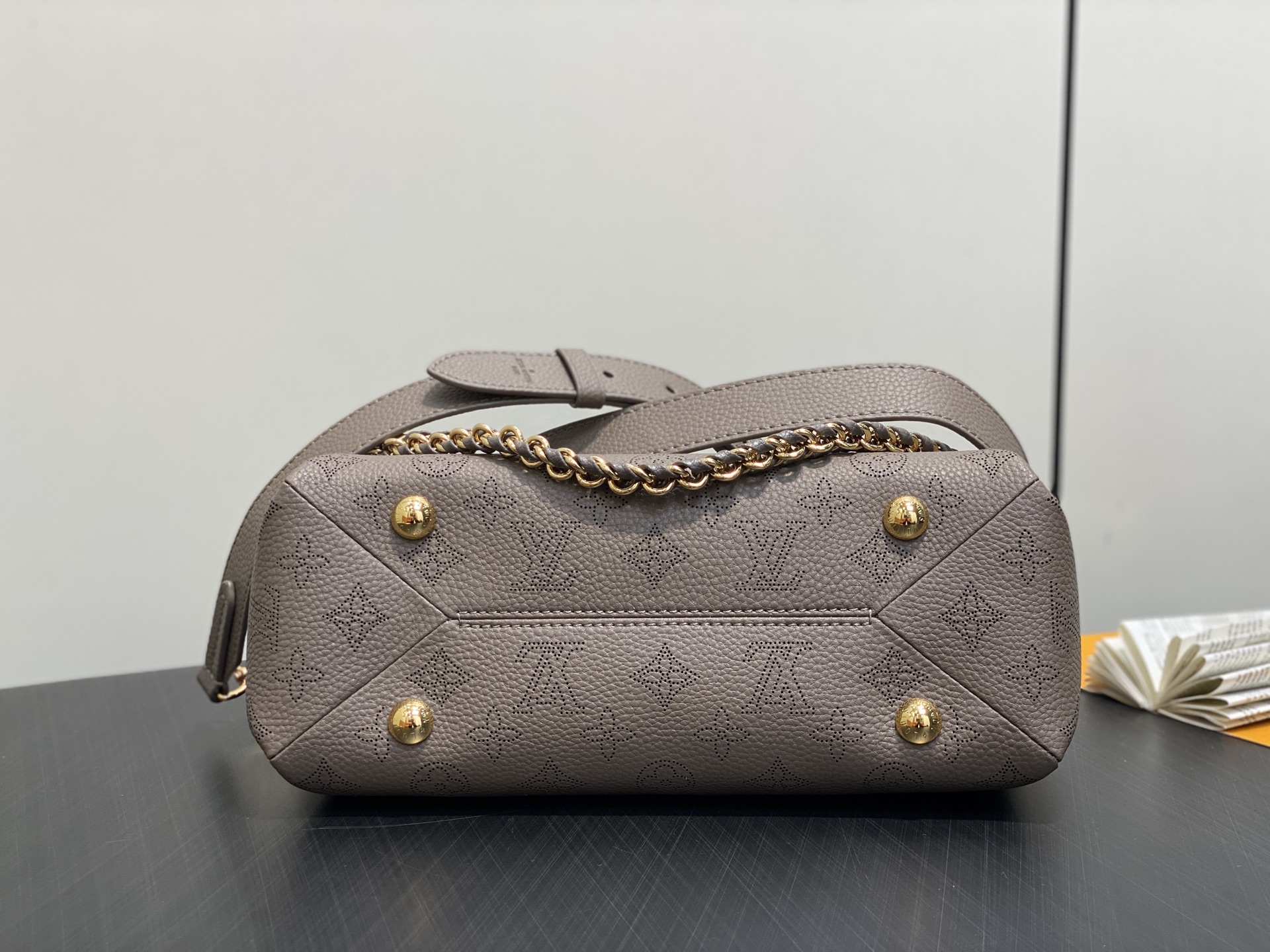 【顶级原单】M25904烟熏灰绿色 全皮镂空链条包 ltvSac Hand It All PM 手袋 来