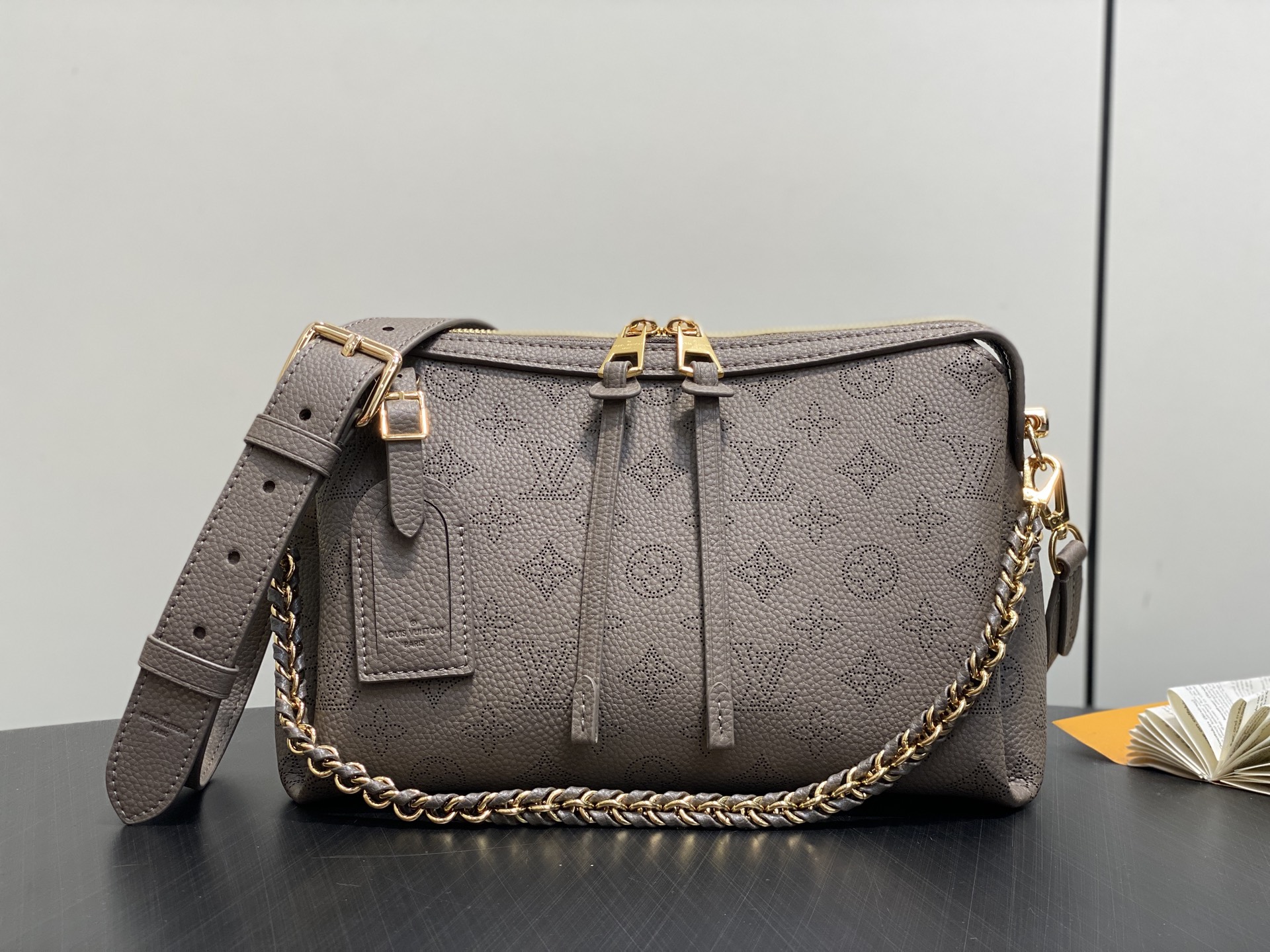 【顶级原单】M25904烟熏灰绿色 全皮镂空链条包 ltvSac Hand It All PM 手袋 来