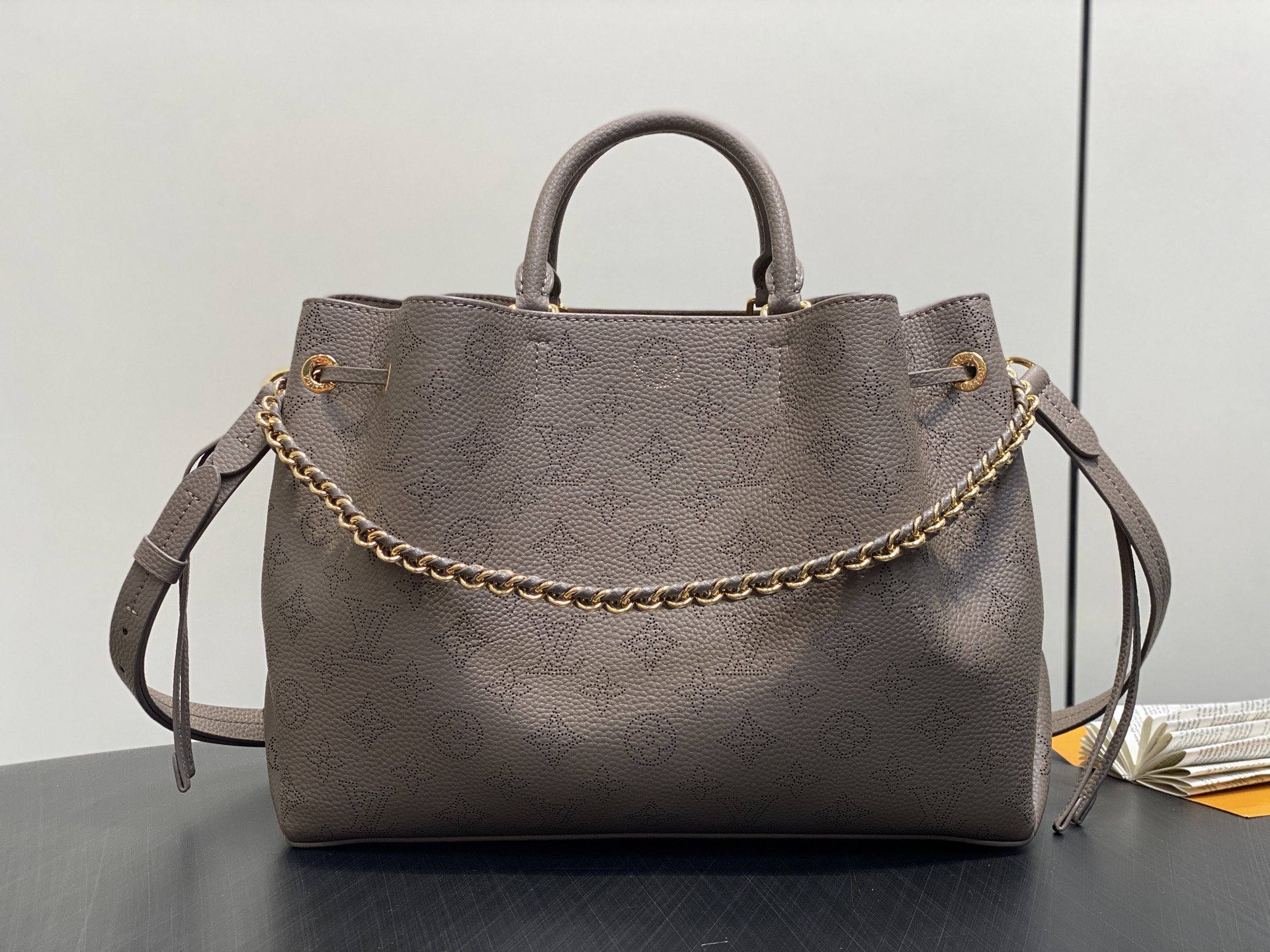 【顶级原单】M25876烟熏灰绿色 全皮镂空链条包 Sac cabas Bella 手袋 这个版本的Be