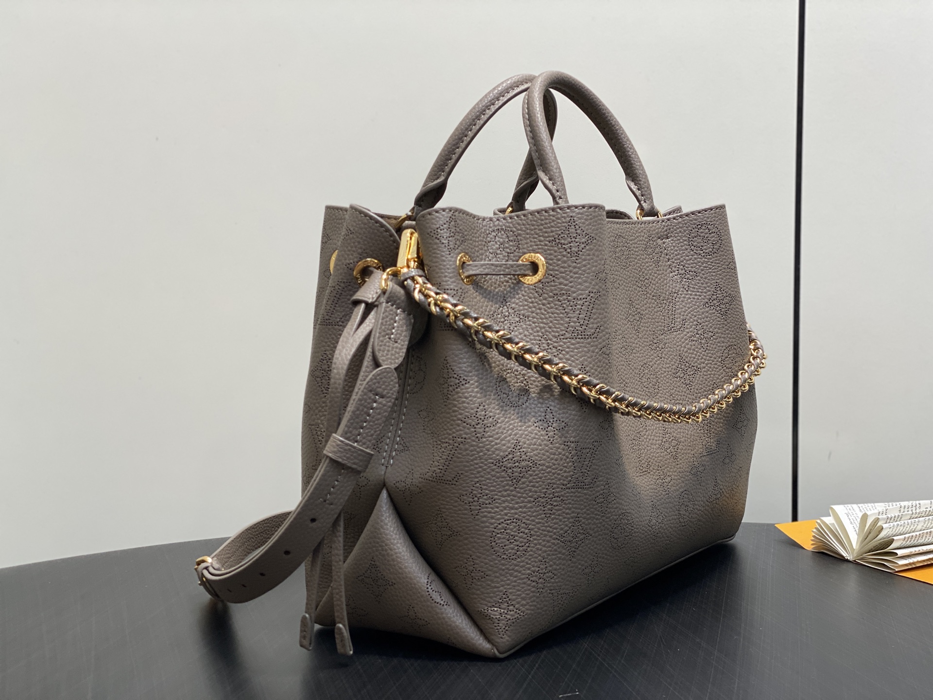 【顶级原单】M25876烟熏灰绿色 全皮镂空链条包 Sac cabas Bella 手袋 这个版本的Be