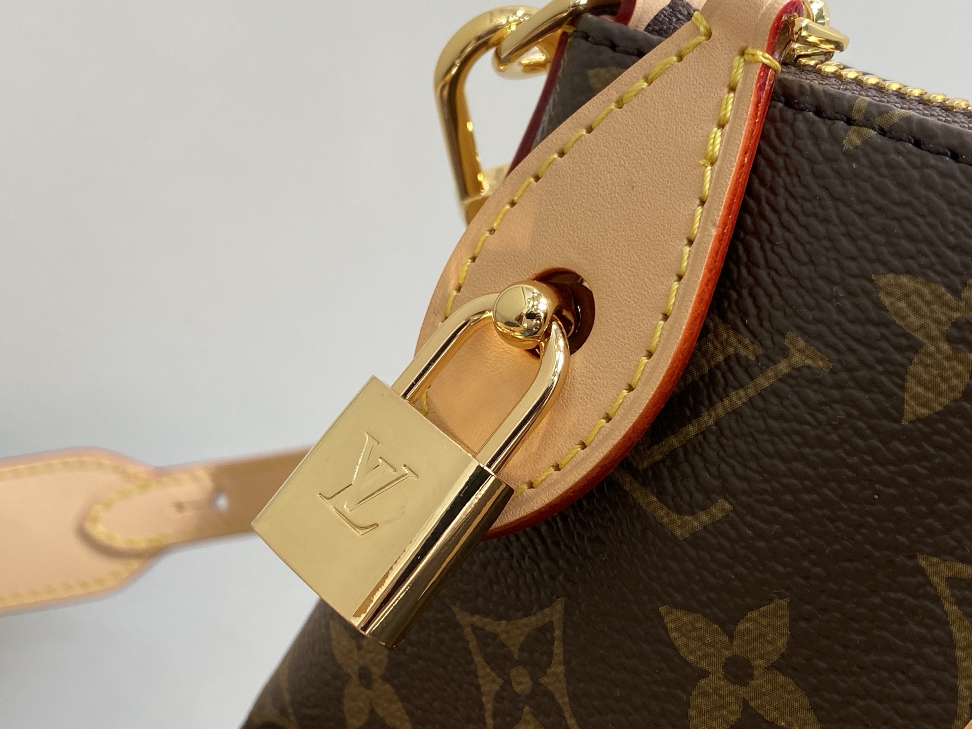 【顶级原单】M26532老花 饺子包斜挎包 Sac Neo Lockit PM 手袋 这款Neo Loc