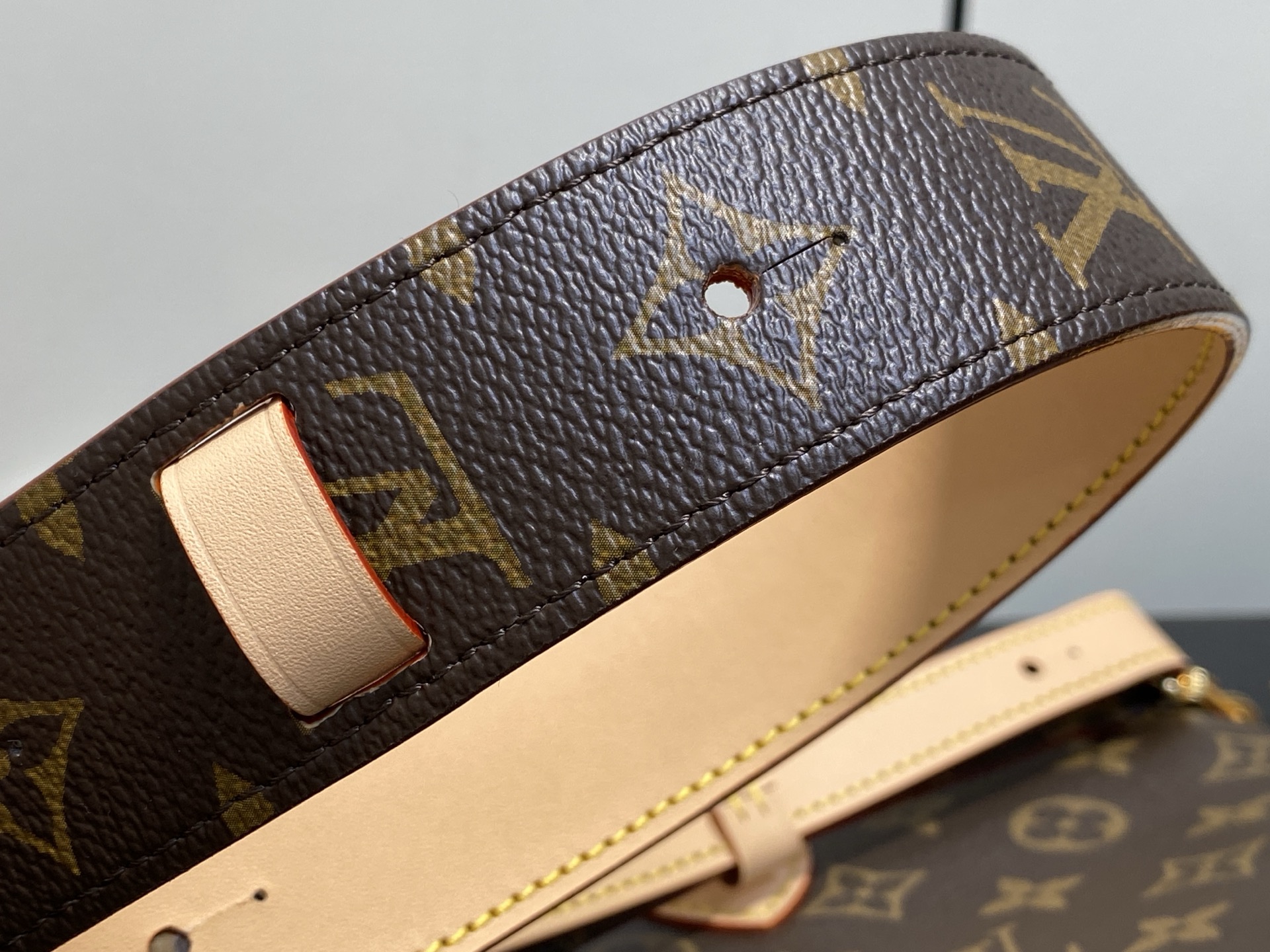 【顶级原单】M26494老花 饺子包手提包斜挎包Neo Lockit MM手提包 本款的灵感来自于奥黛丽