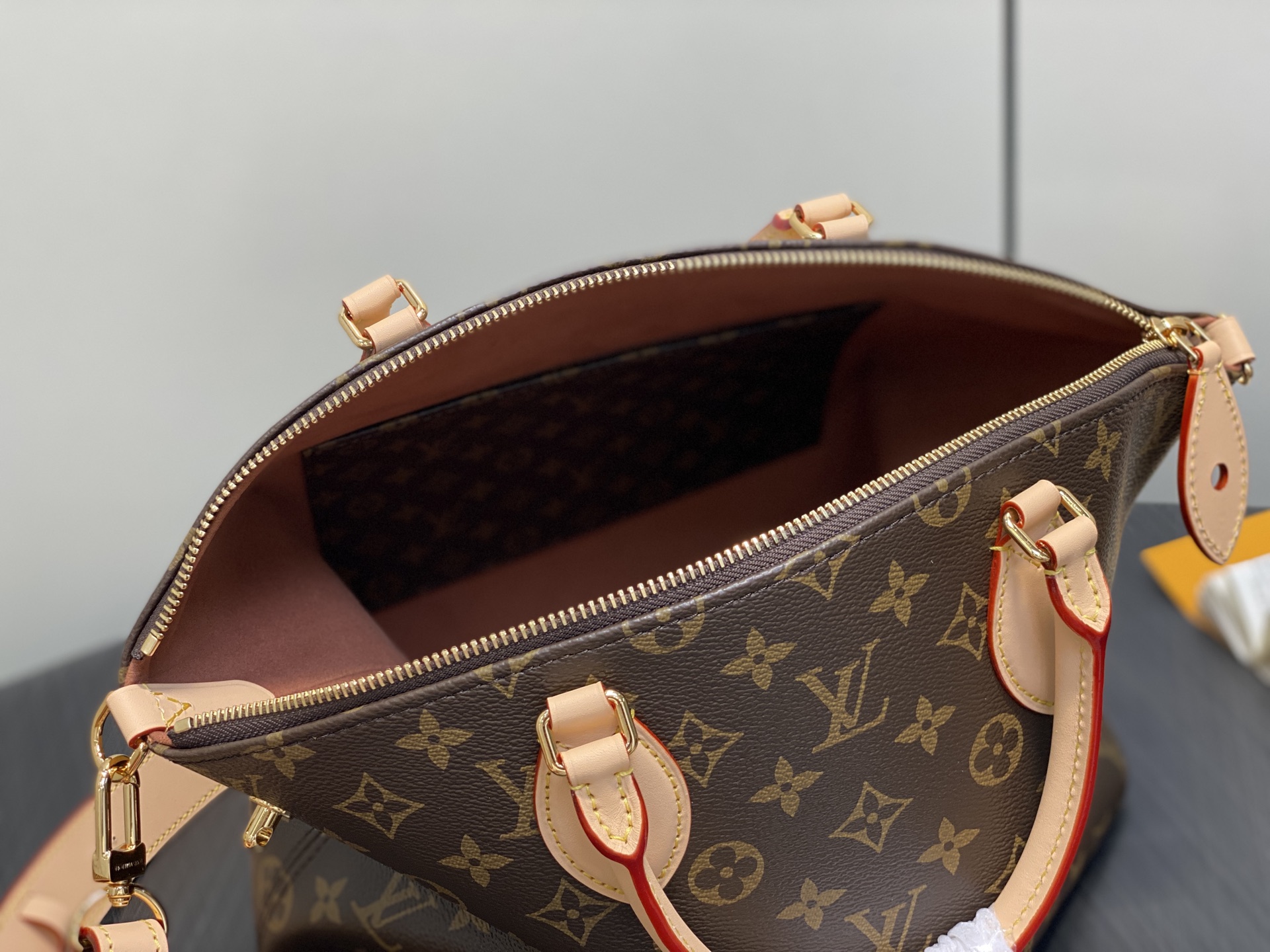 【顶级原单】M26494老花 饺子包手提包斜挎包Neo Lockit MM手提包 本款的灵感来自于奥黛丽