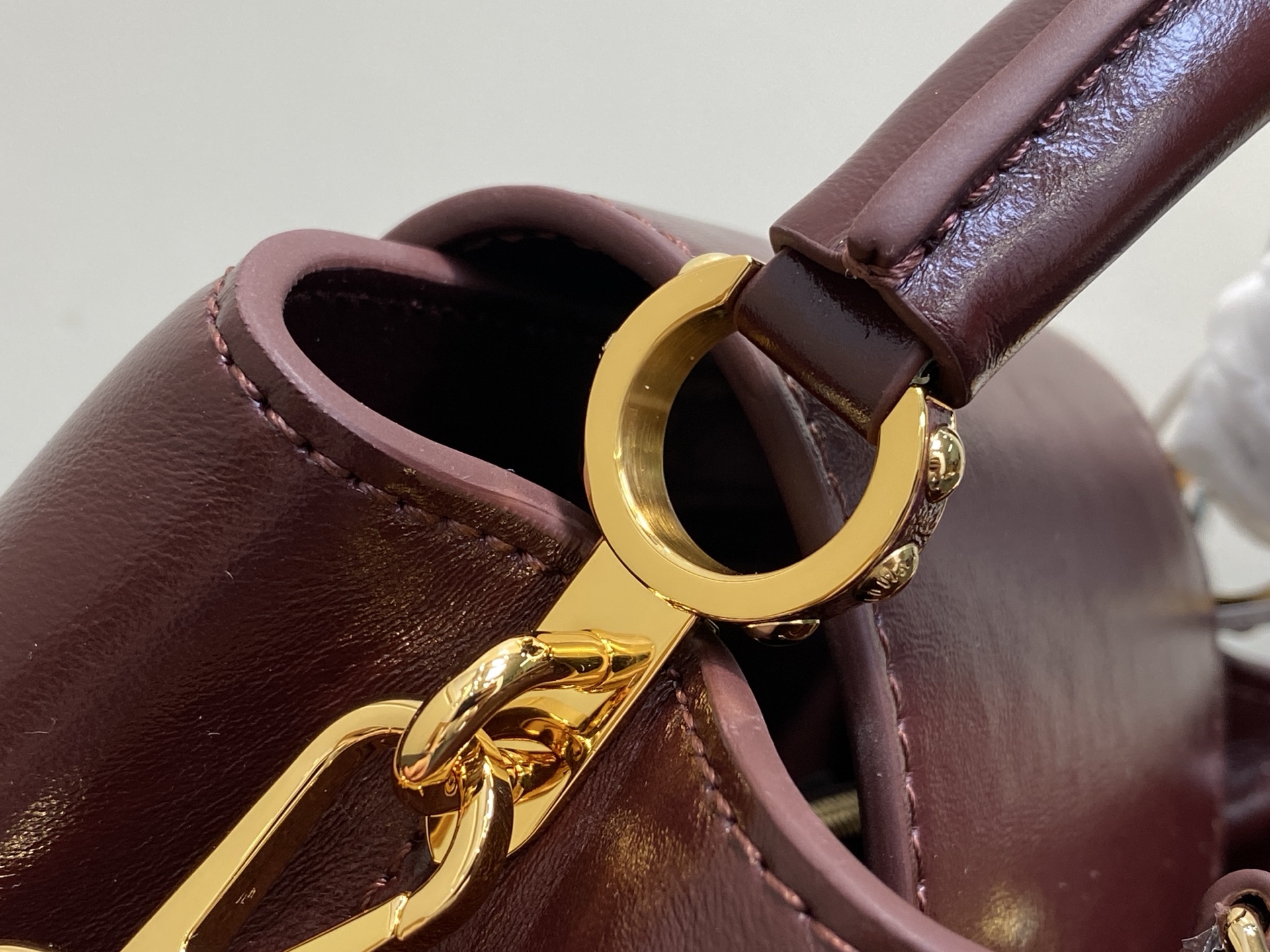 【顶级原单】M25473酒红色油蜡皮 链条全皮cap那英款 Capucines East-West 迷你