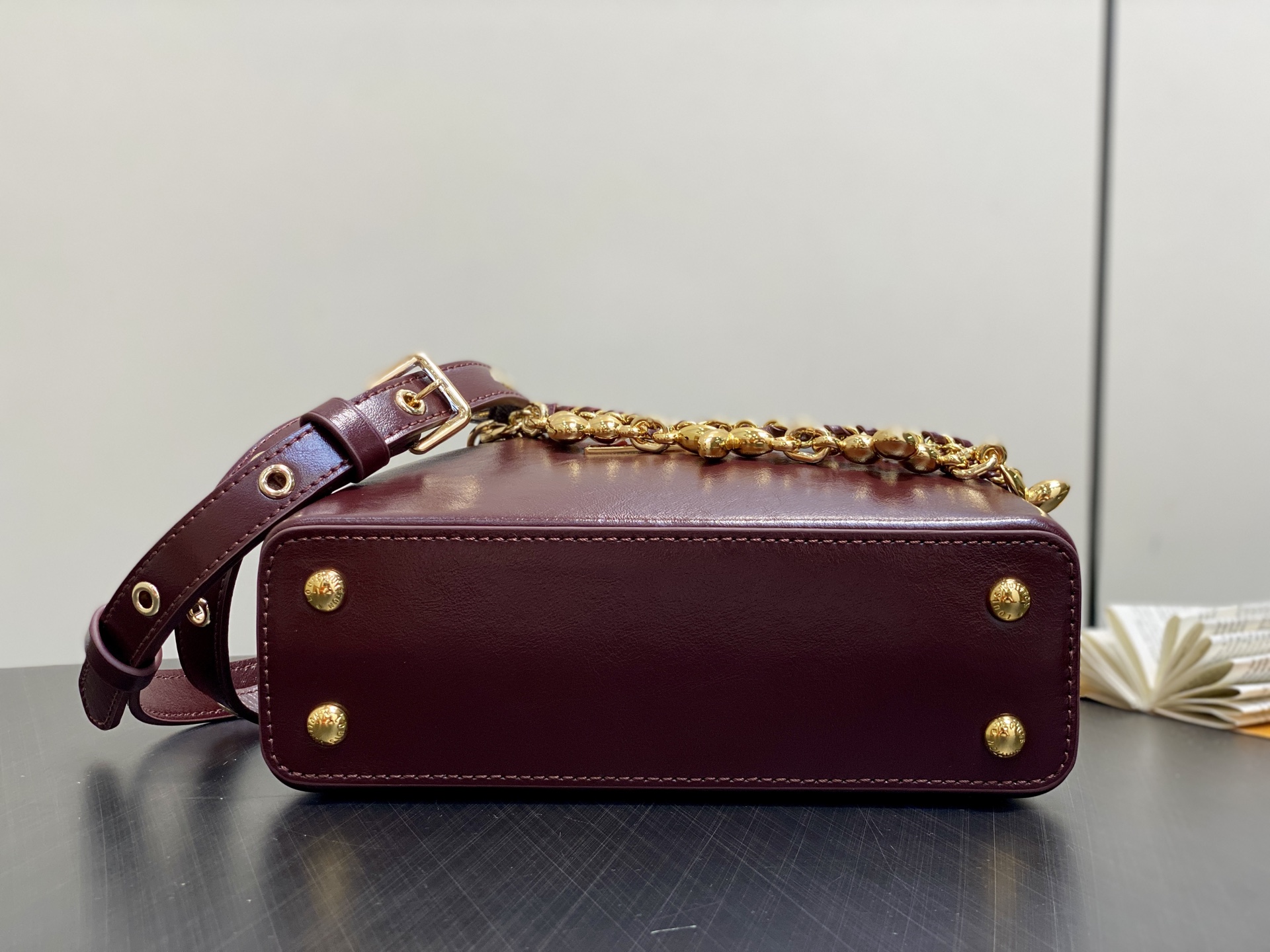 【顶级原单】M25473酒红色油蜡皮 链条全皮cap那英款 Capucines East-West 迷你