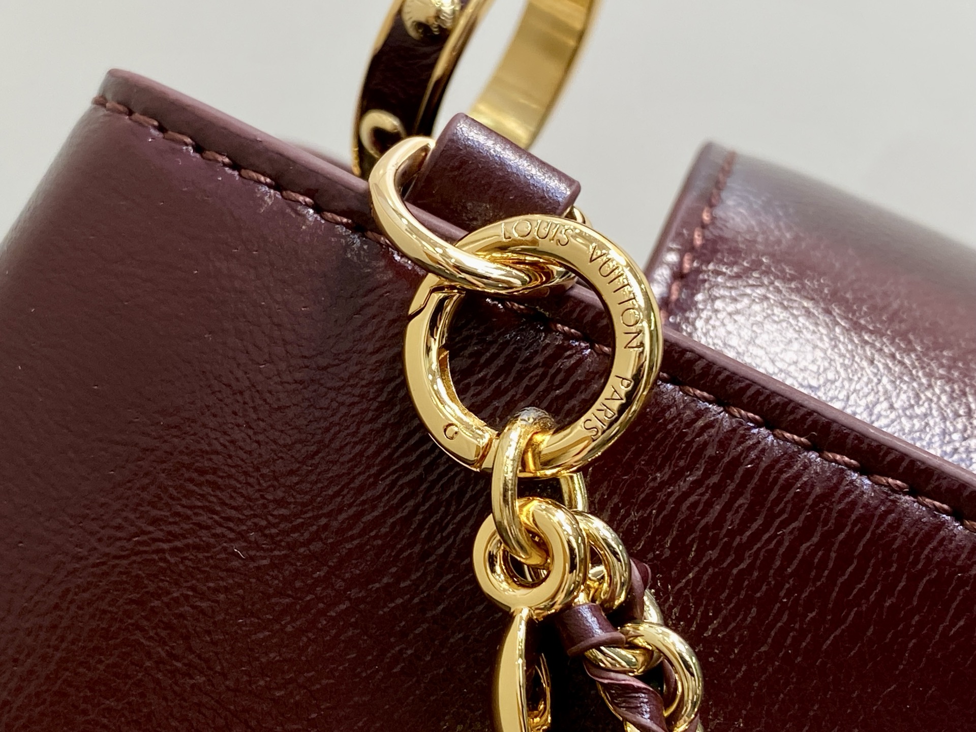 【顶级原单】M25473酒红色油蜡皮 链条全皮cap那英款 Capucines East-West BB