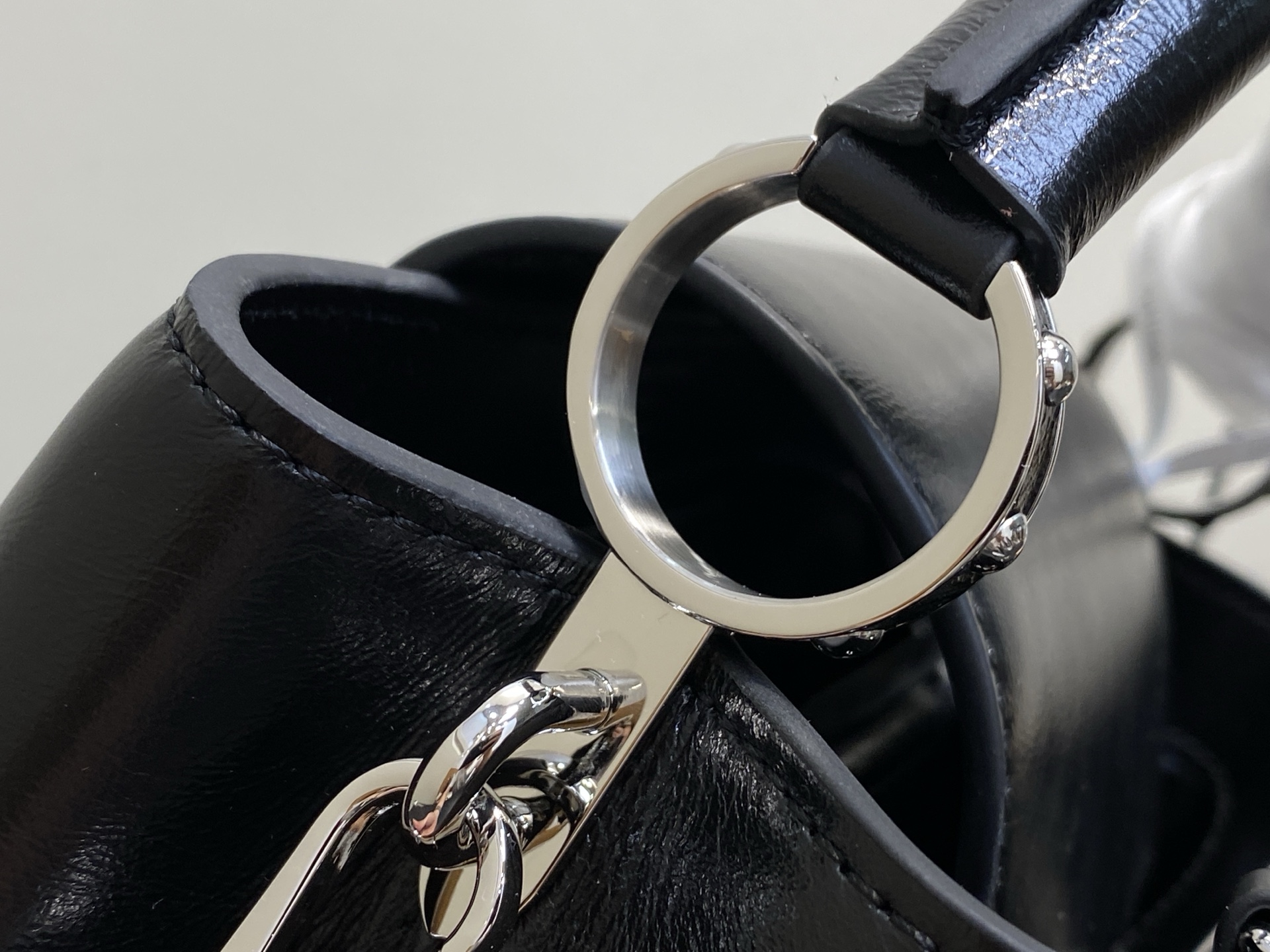 【顶级原单】M25473黑色油蜡皮 M25492 链条全皮cap那英款 Capucines East-W