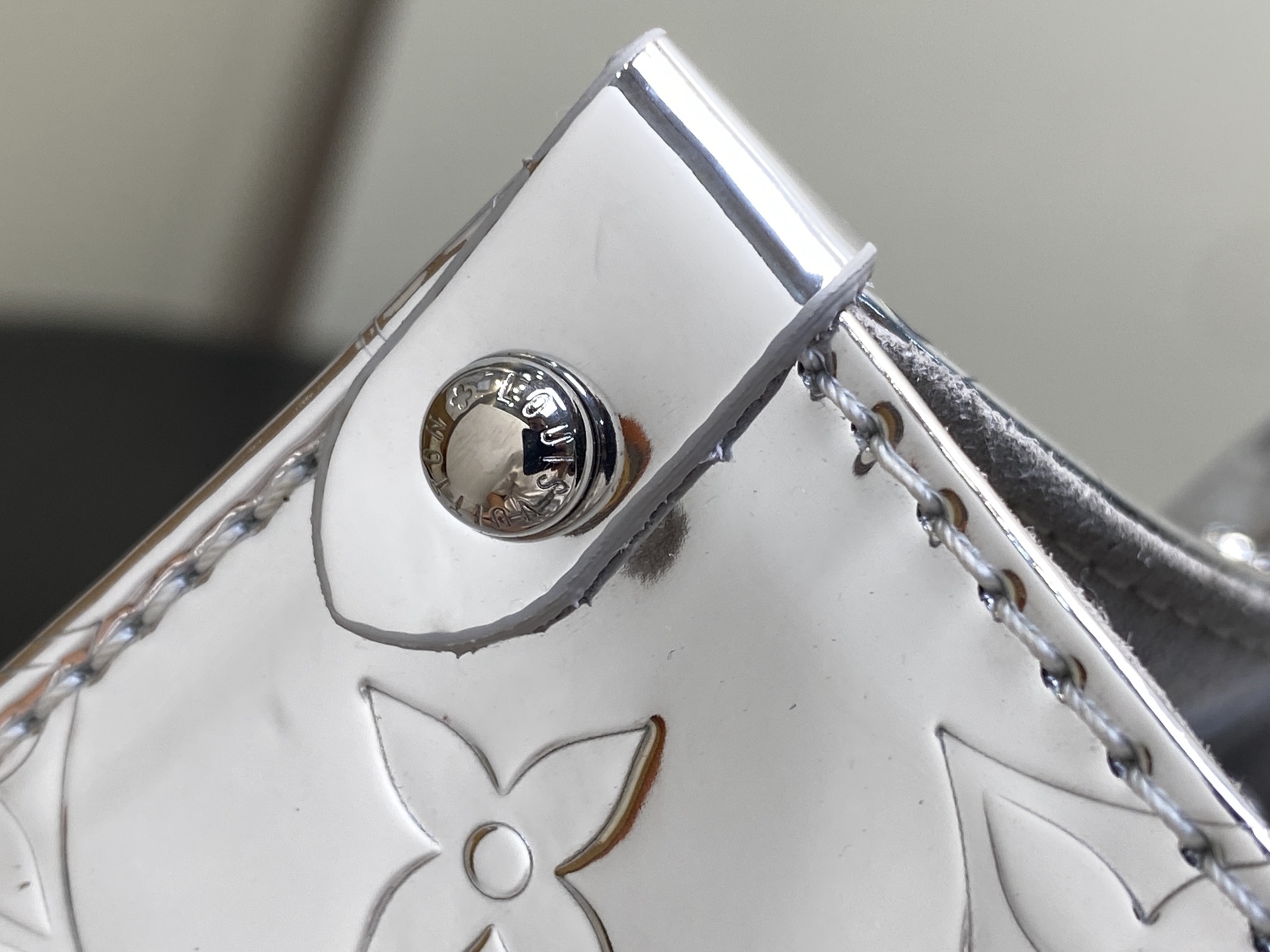 【顶级原单】M26373银色 镜面漆皮小号四方包 当季新款 ONTHEGO 小号手袋 本款 OnTheG