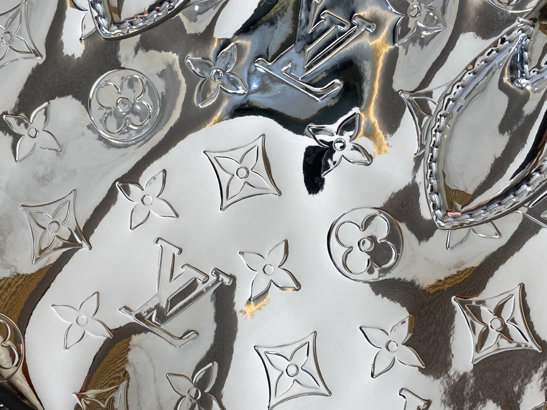 【顶级原单】M26373银色 镜面漆皮小号四方包 当季新款 ONTHEGO 小号手袋 本款 OnTheG