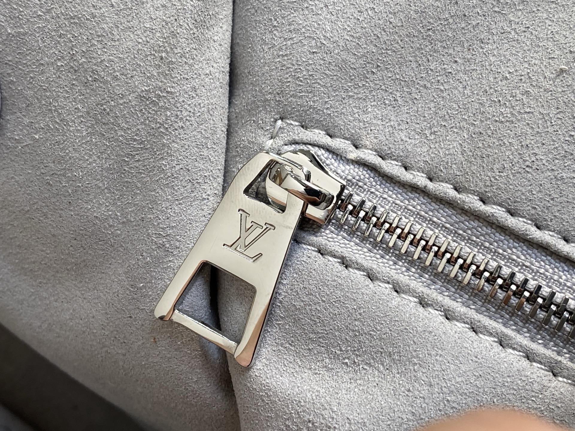 【顶级原单】M26373银色 镜面漆皮小号四方包 当季新款 ONTHEGO 小号手袋 本款 OnTheG