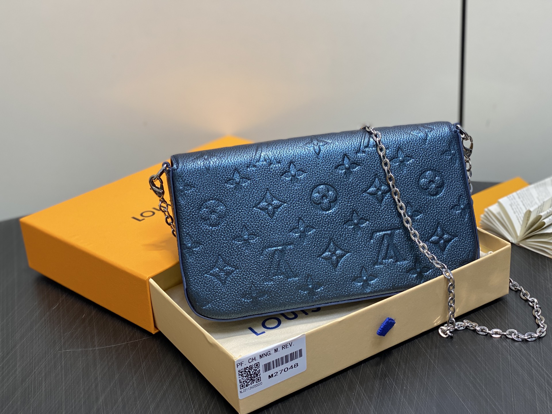 LV Style Beige Leather Clutch Lookbook Reference image 2