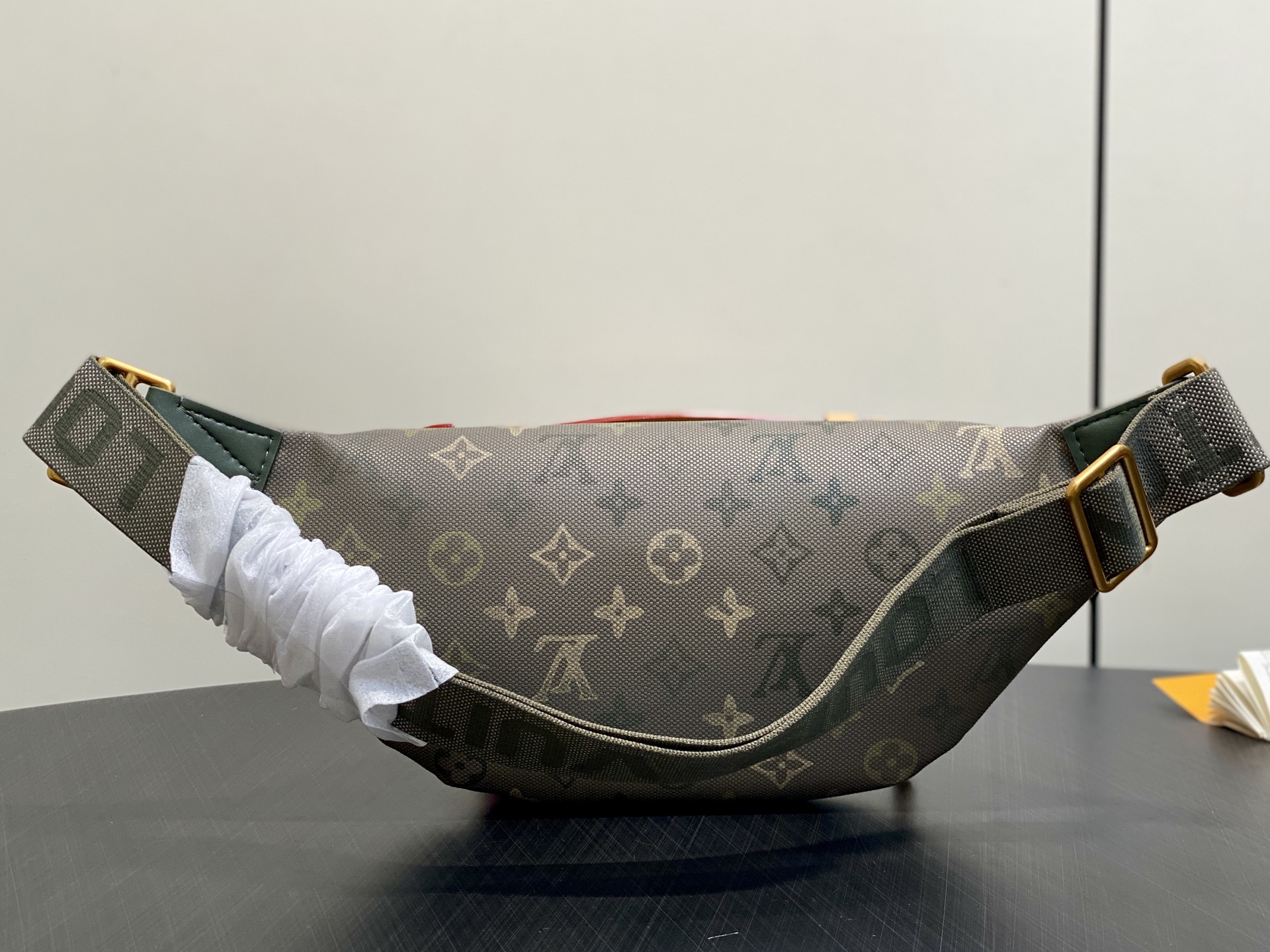 Louis Vuitton M26933 Monogram Surplus 15 x 8 x 30 cm casual