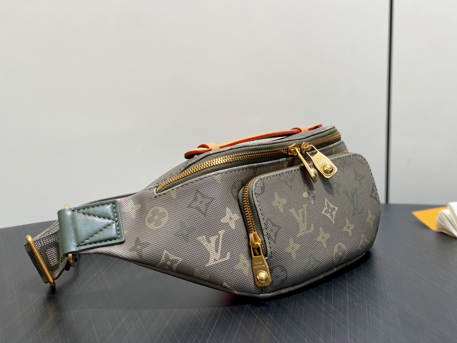 Louis Vuitton M26933 Monogram Surplus 15 x 8 x 30 cm casual