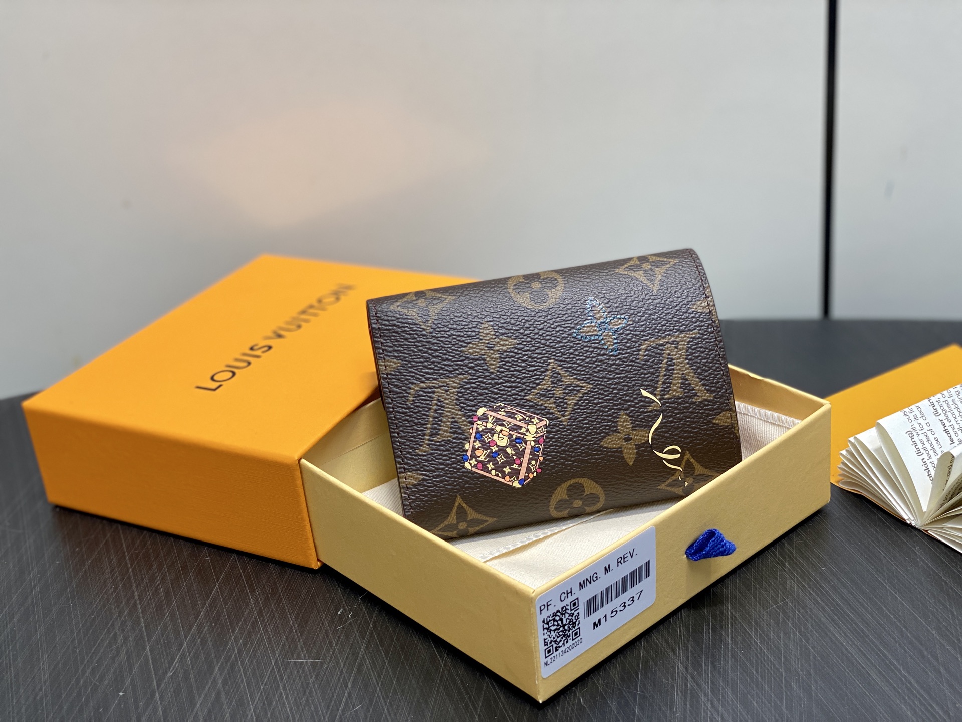 LV Style Beige Canvas Wallet Lookbook Reference image 2