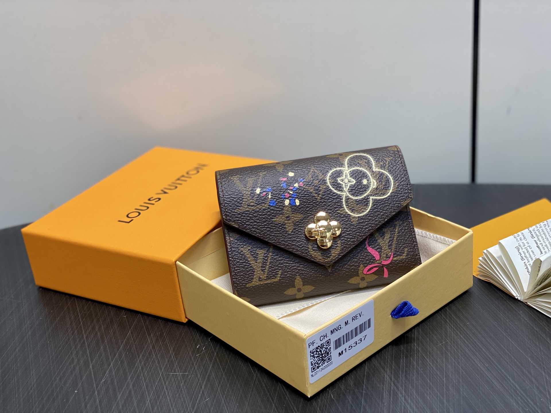 LV Style Beige Canvas Wallet Lookbook Reference image 1