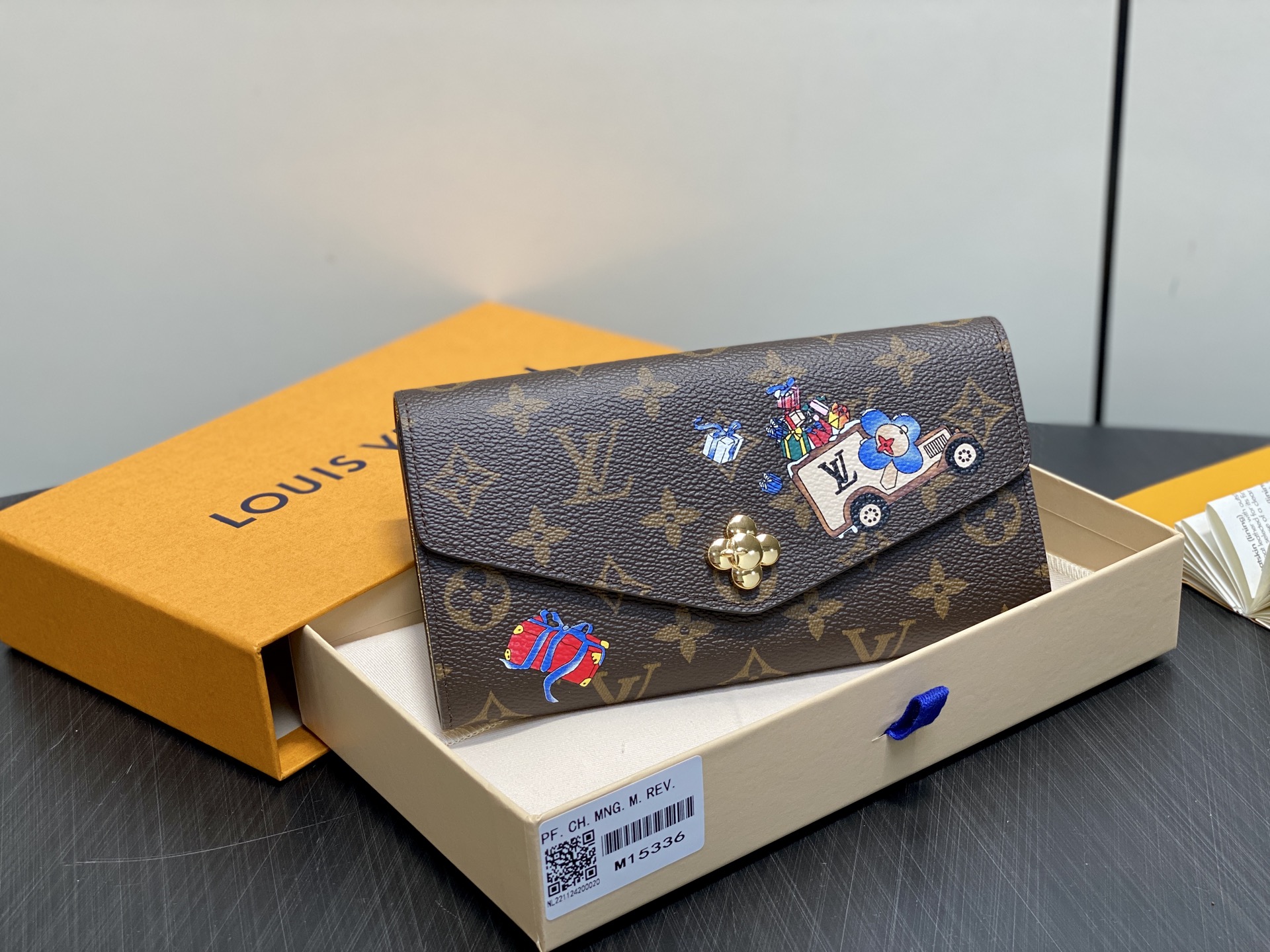 LV Style Leather Wallet Lookbook Reference image 1