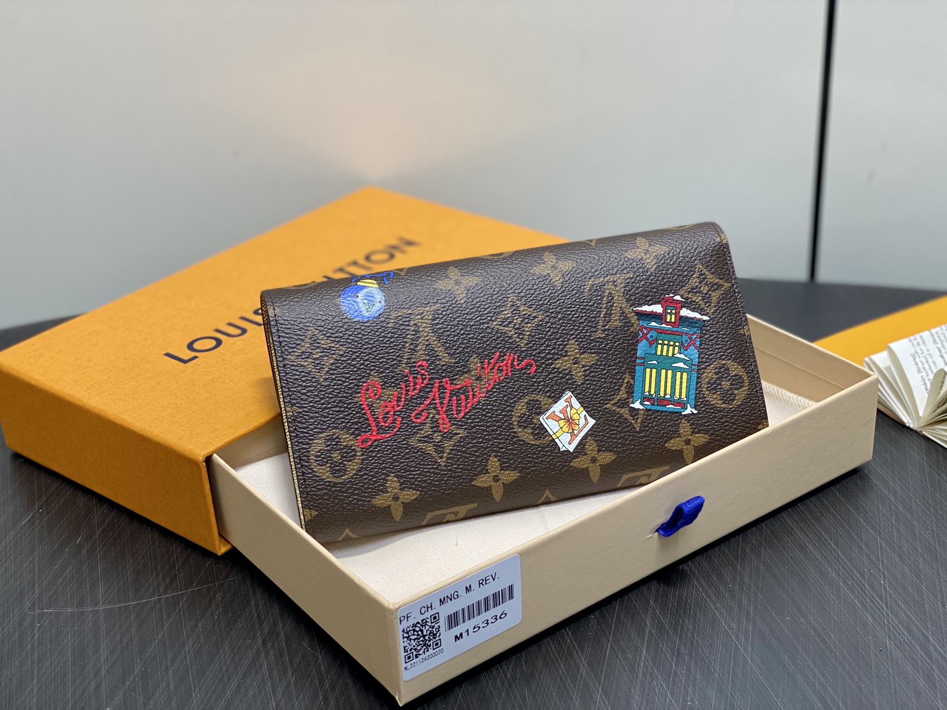 LV Style Leather Wallet Lookbook Reference image 2