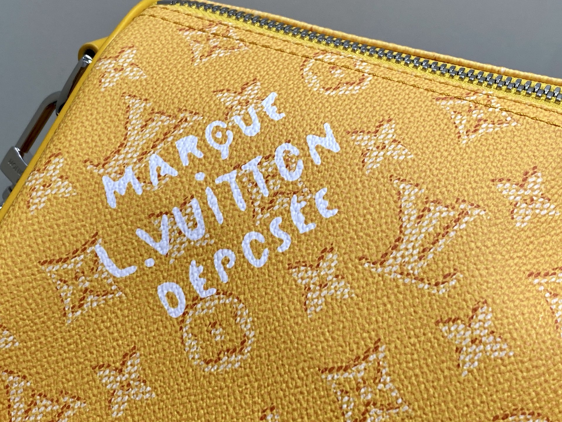 M26867 Monogram 27 x 20 x 45 everyday