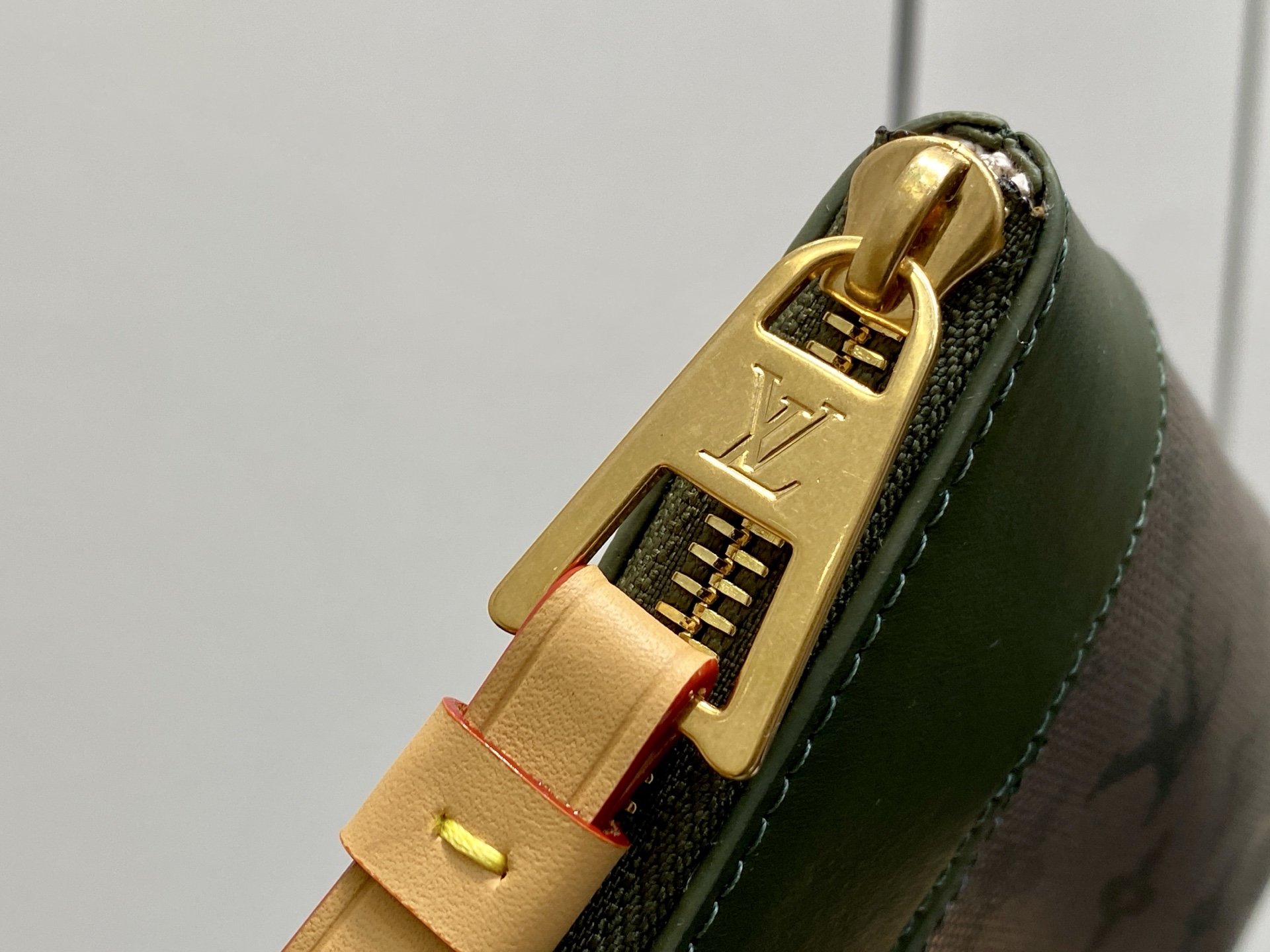 LV Style Green Leather Clutch Bags Clutch detail image 7 from source 759913