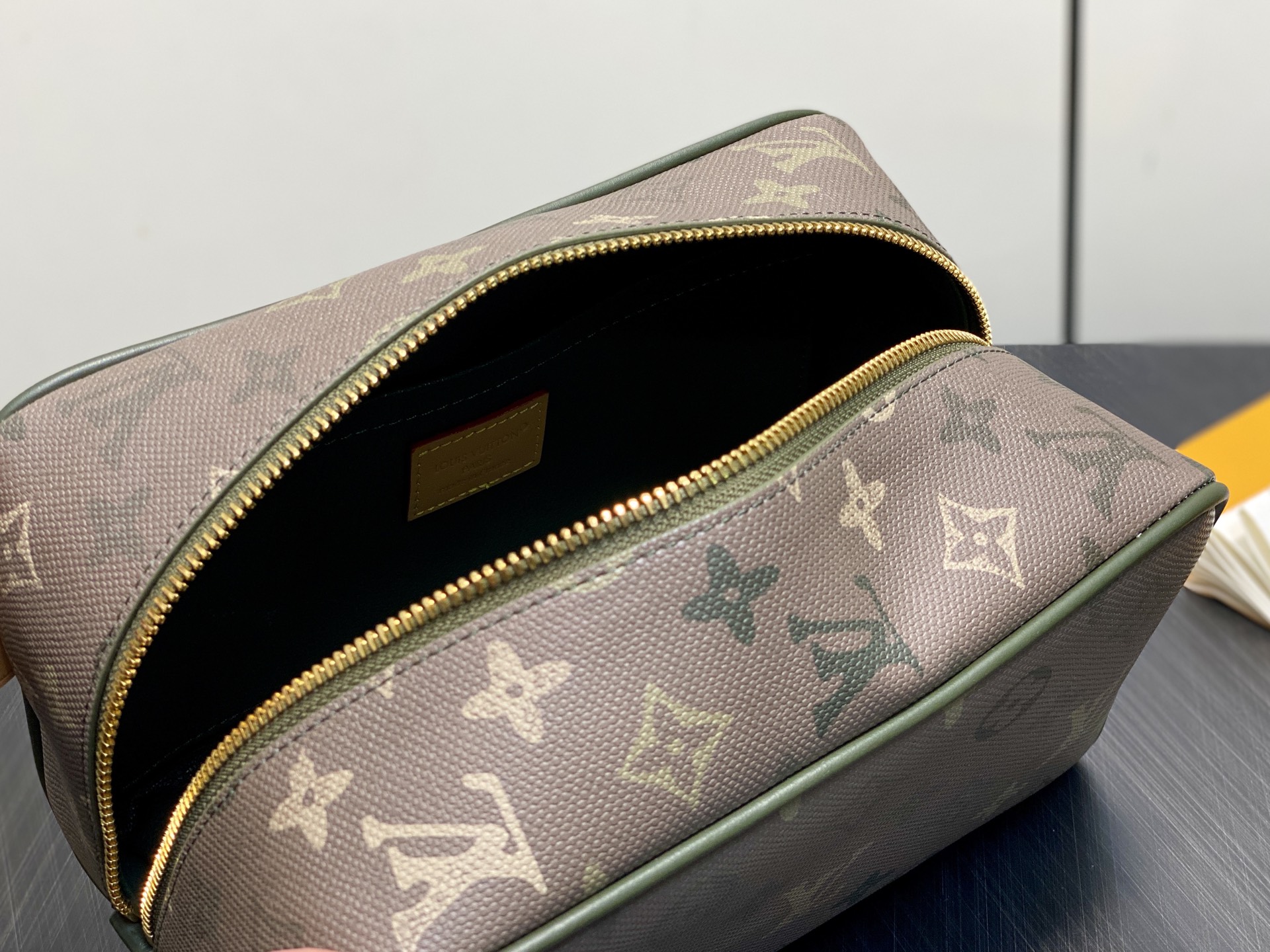 LV Style Beige Canvas Toiletry Bag Bags Toiletry Bag detail image 9 from source 759914