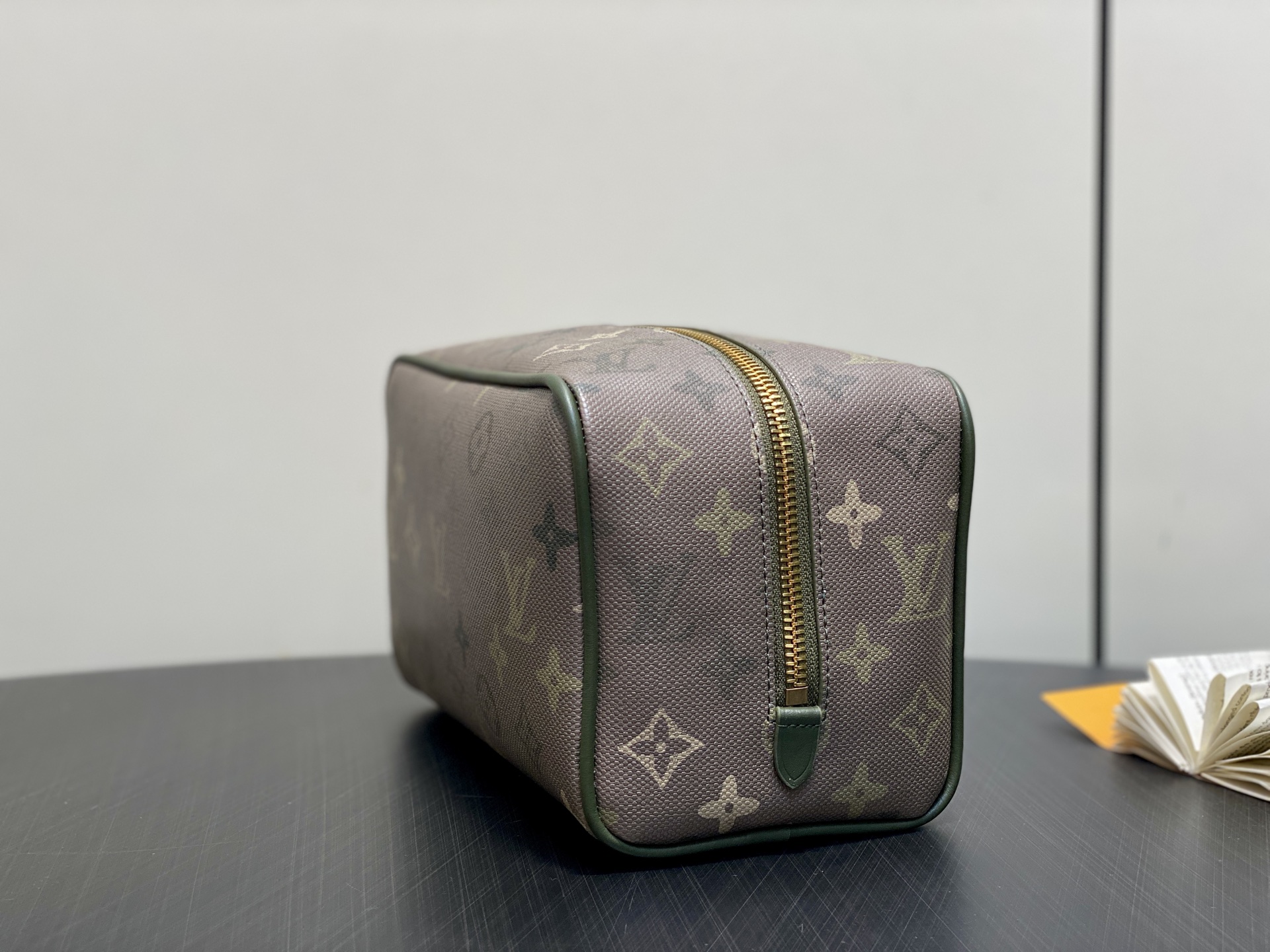 LV Style Beige Canvas Toiletry Bag Bags Toiletry Bag detail image 4 from source 759914