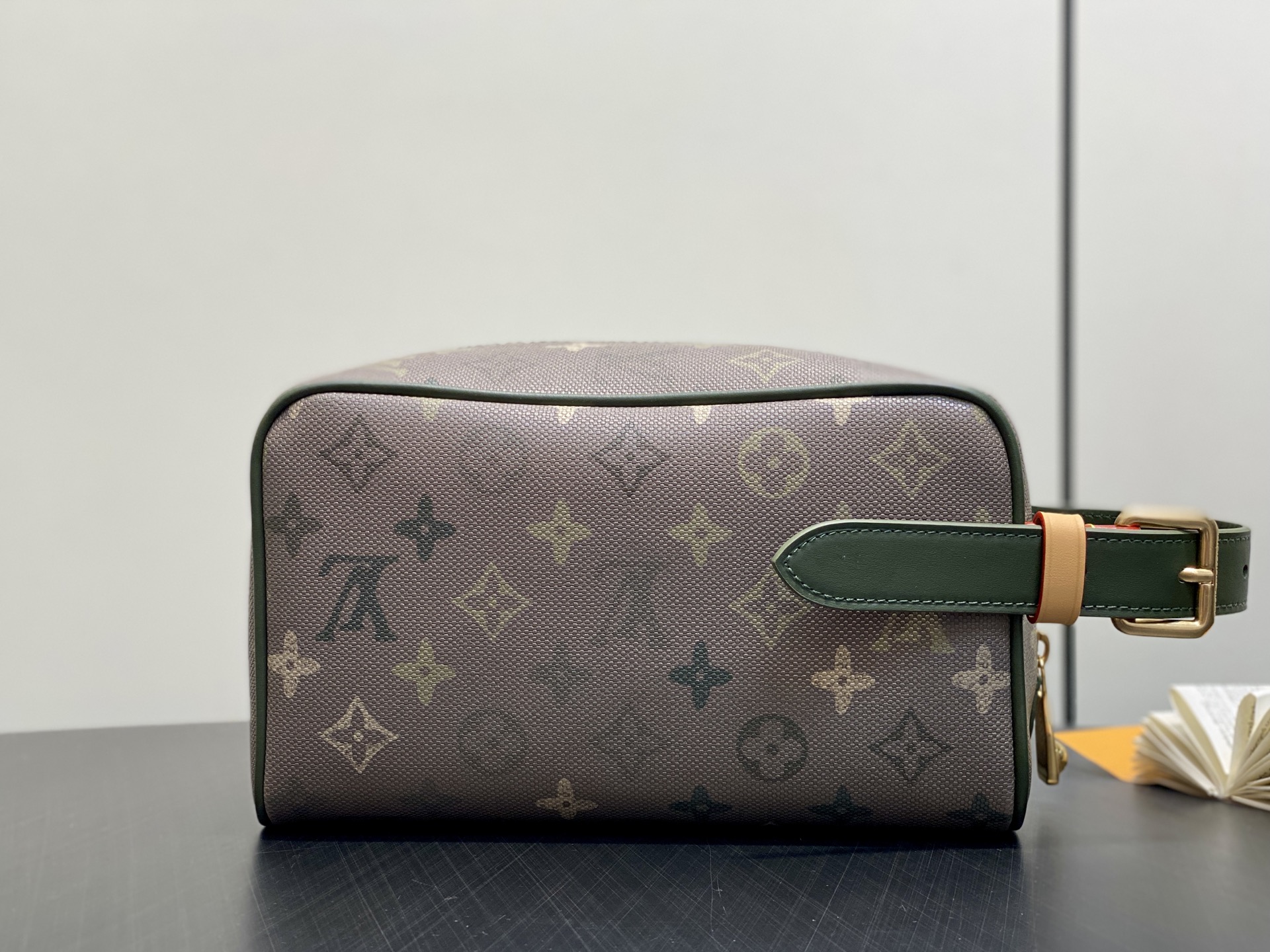 LV Style Beige Canvas Toiletry Bag Bags Toiletry Bag detail image 3 from source 759914