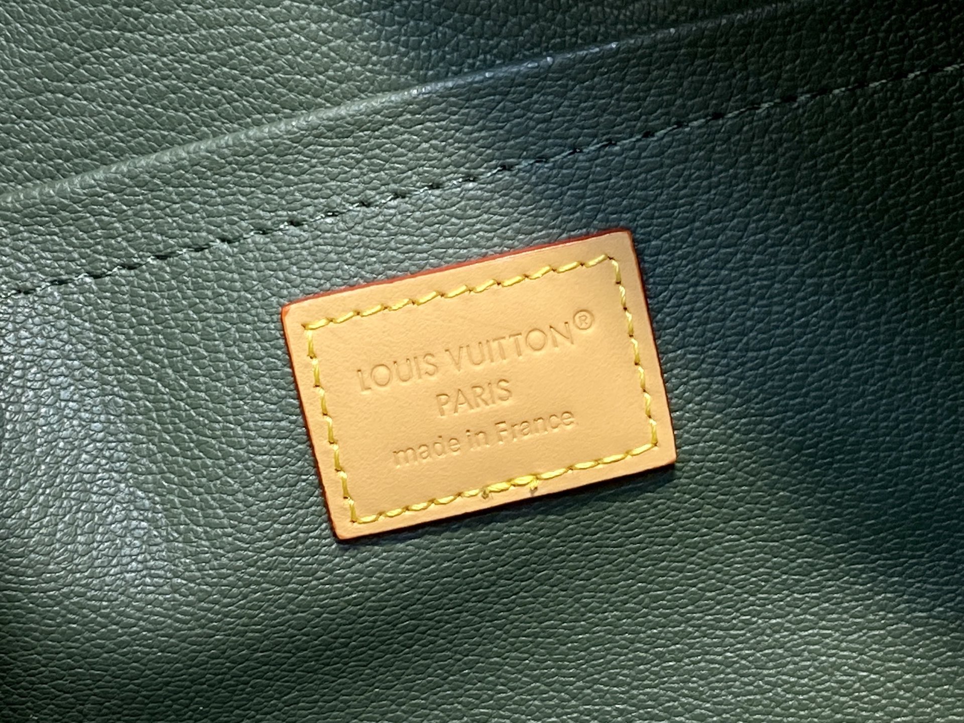 Louis Vuitton Locker Dopp Kit Monogram Surplus 23x13x12cm travel