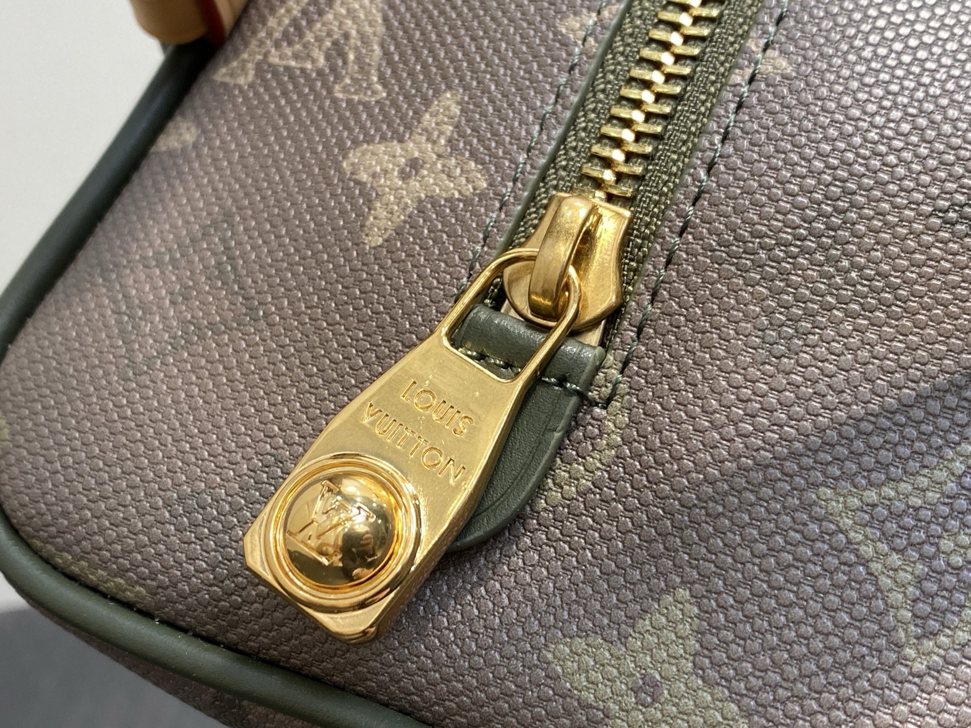 LV Style Beige Canvas Toiletry Bag Bags Toiletry Bag detail image 6 from source 759914