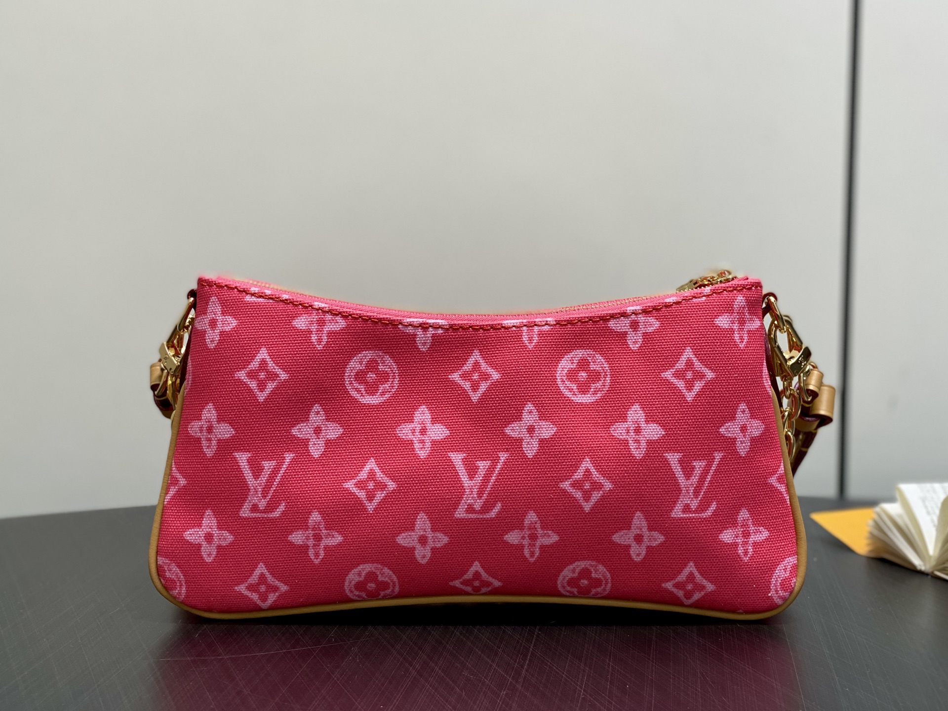 LV Style Red Leather Clutch Bags Clutch detail image 3 from source 759899