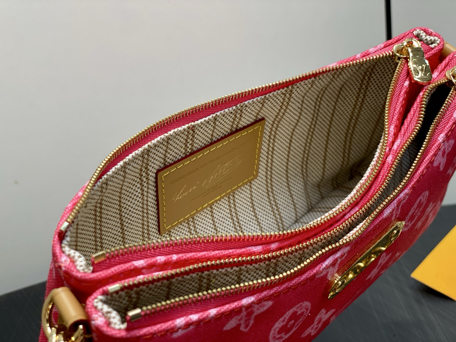 LV Style Red Leather Clutch Bags Clutch detail image 8 from source 759899
