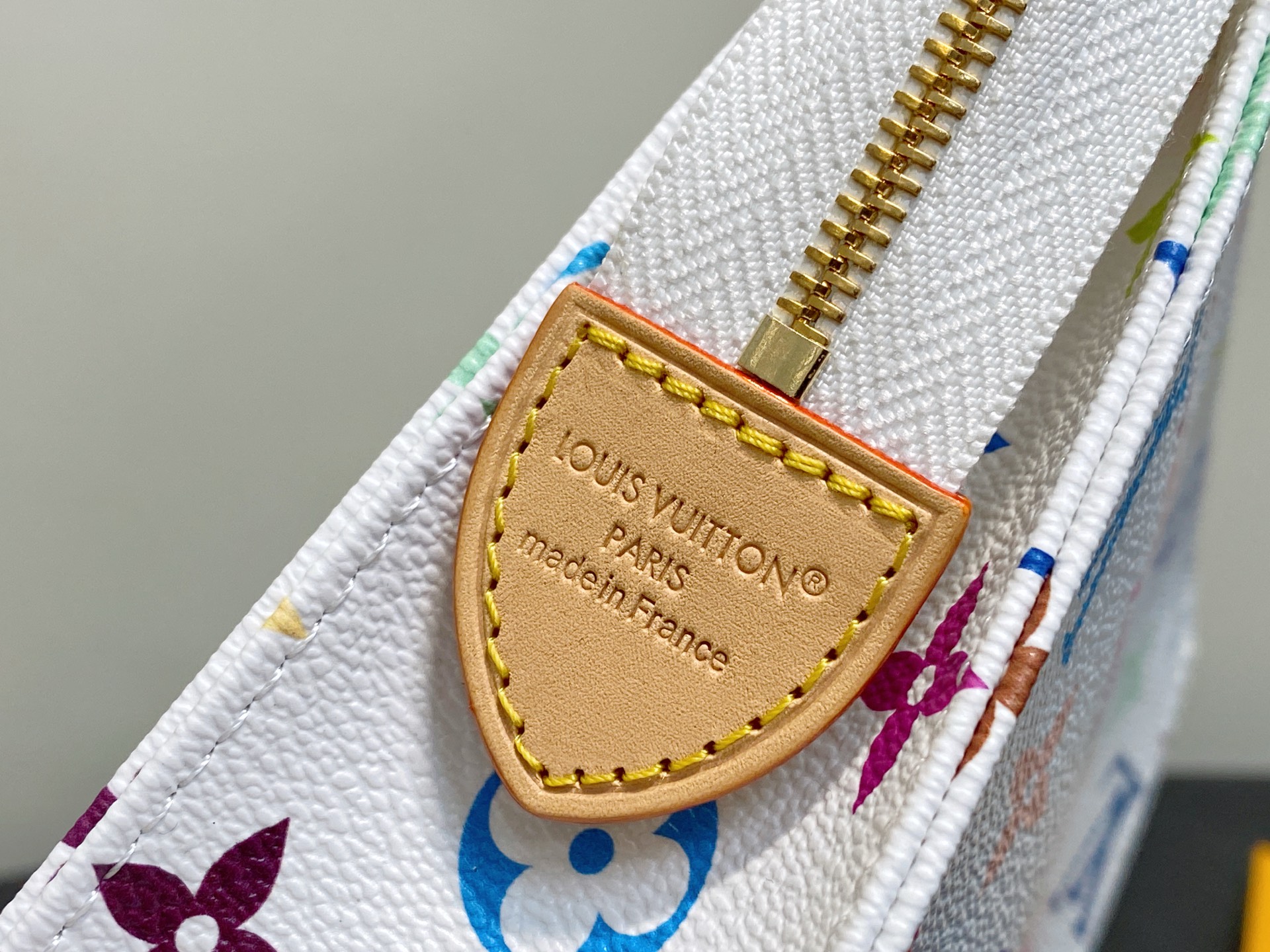 LV Style White Leather Travel Bag Bags Travel Bag detail image 7 from source 759903