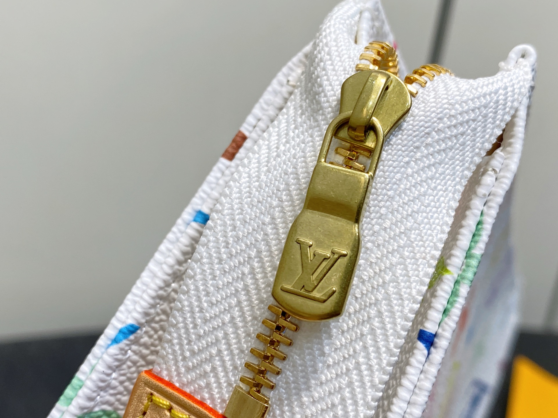 LV Style White Leather Travel Bag Bags Travel Bag detail image 8 from source 759903